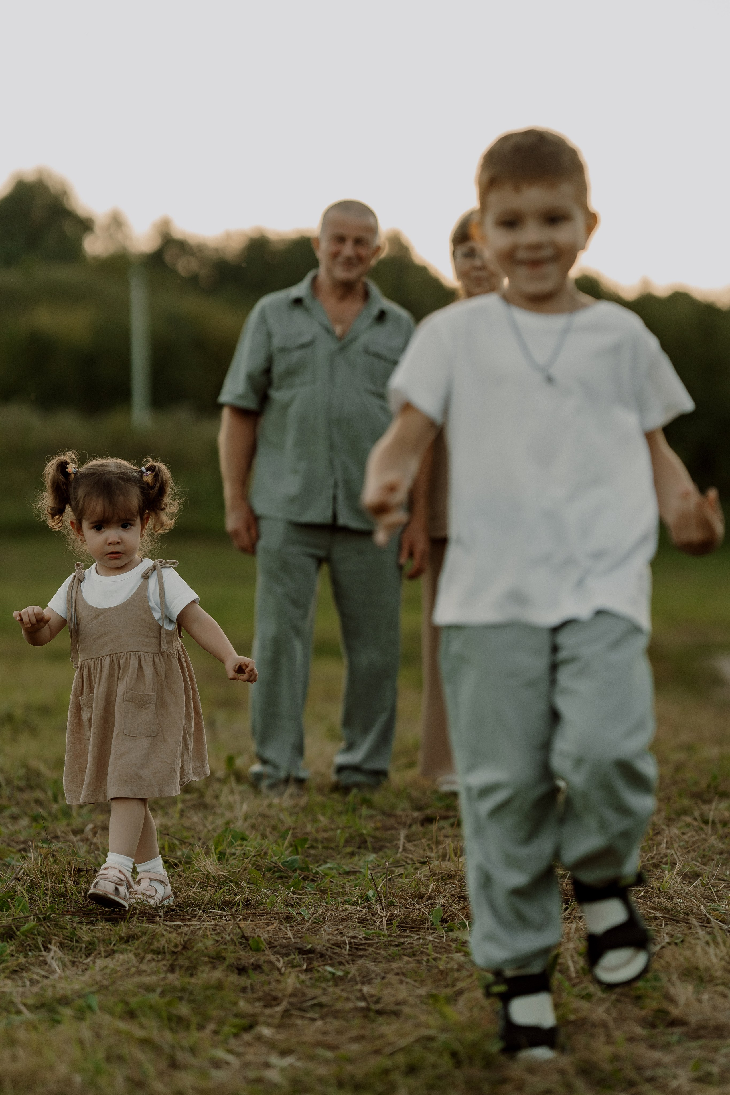 Съемка с внуками. Свадебный и индивидуальный фотограф в Суворове Клюева Мария