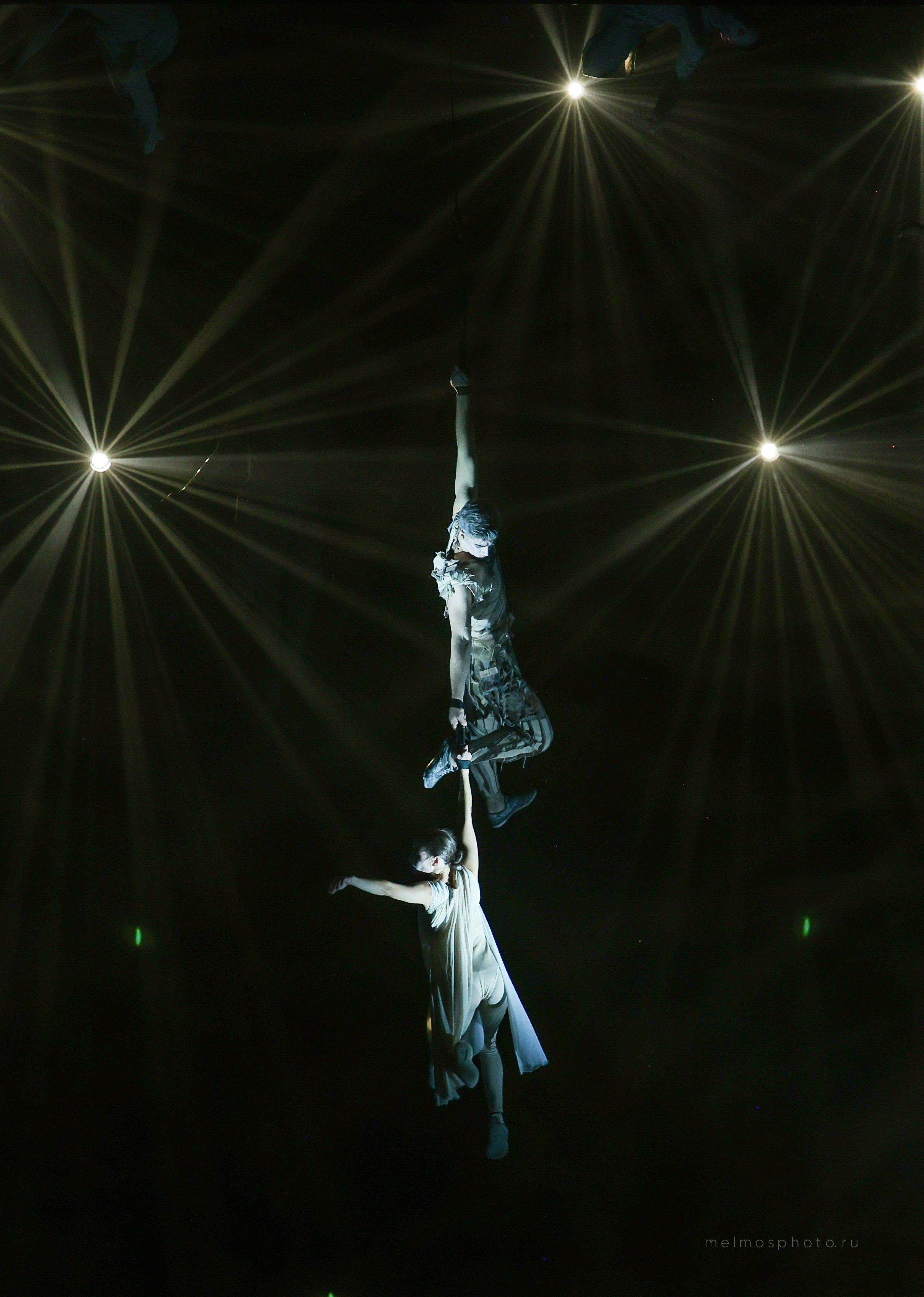 АНТИГРАВИТАЦИЯ. Репортажный, архитектурный, театральный и файн-арт фотограф Лена Мельникова в Москве