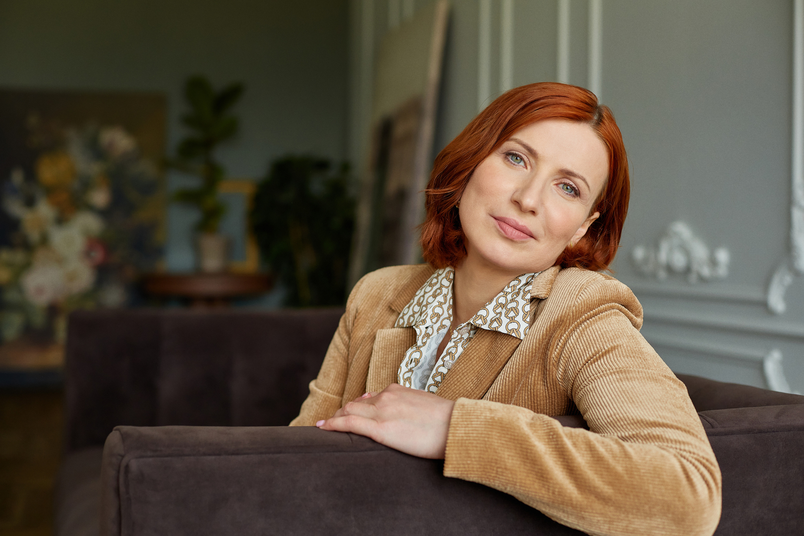 Бизнес - портрет. Сильная и уверенная в себе женщина. Руководитель. Заказать фотосессию бизнес-портрета. Фотография директора. Съёмка руководящего лица. Портрет директора, руководителя. Внешний вид и фотография важны для бизнеса.