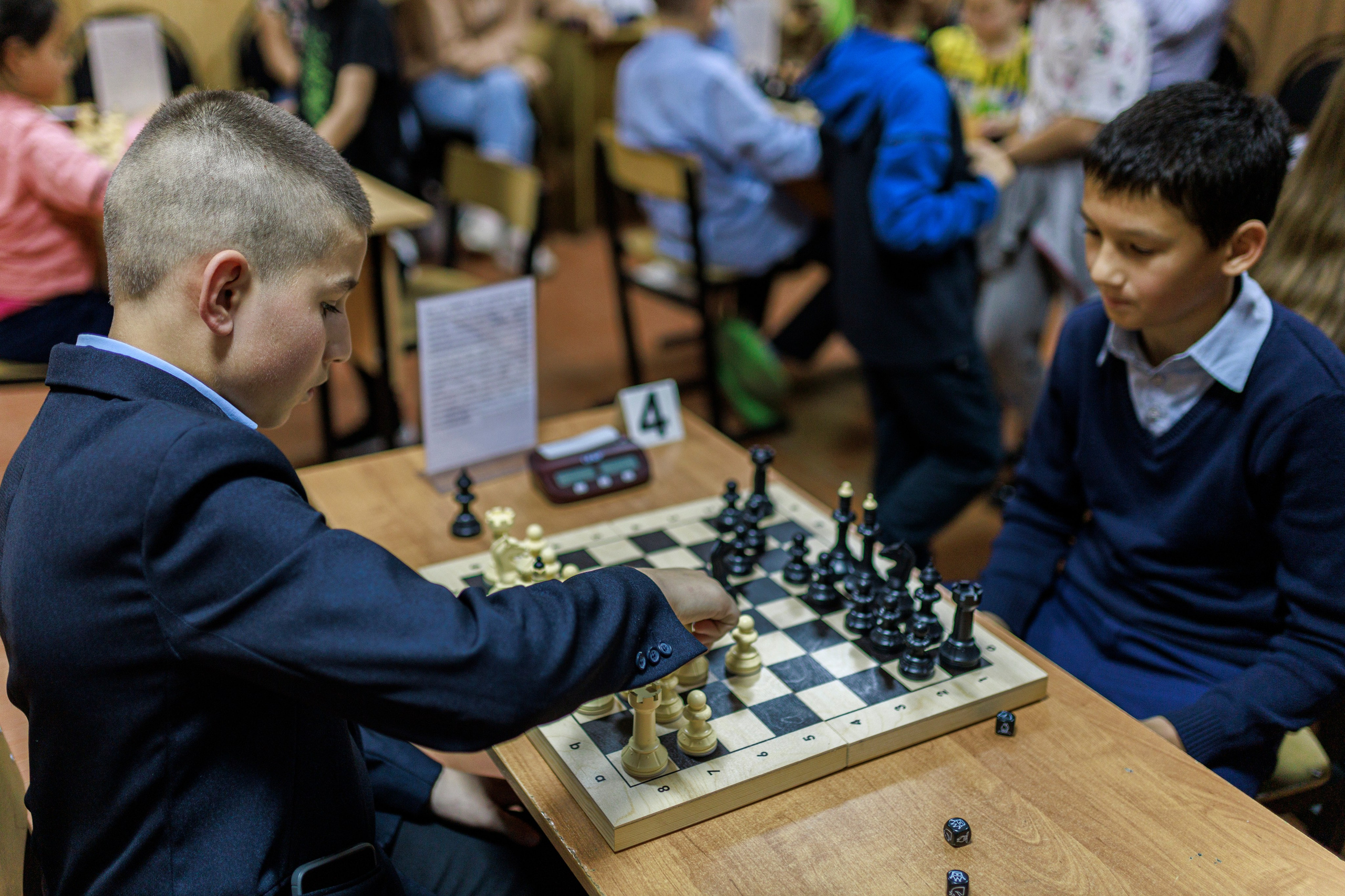 Репортажная сьёмка игры в шахматы в детском доме. Семейный и детский фотограф в Рязани Васюгова Мария