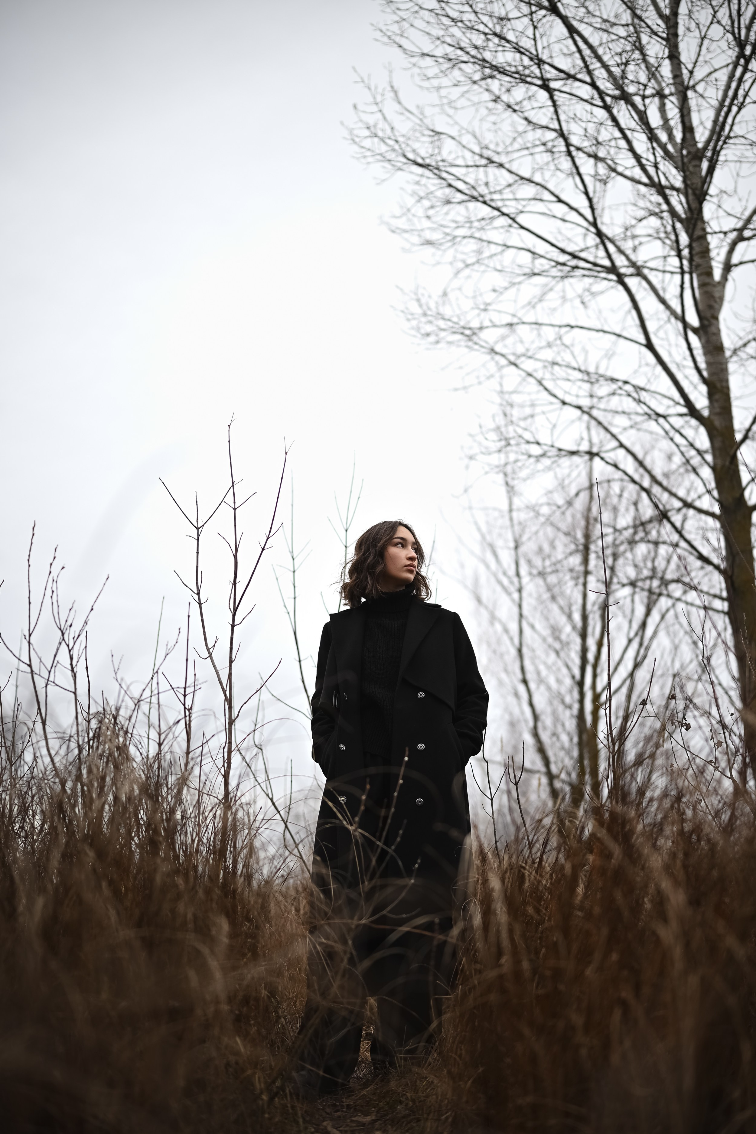 Осенняя художественная съёмка с природным окружением в Казани и спокойным настроением