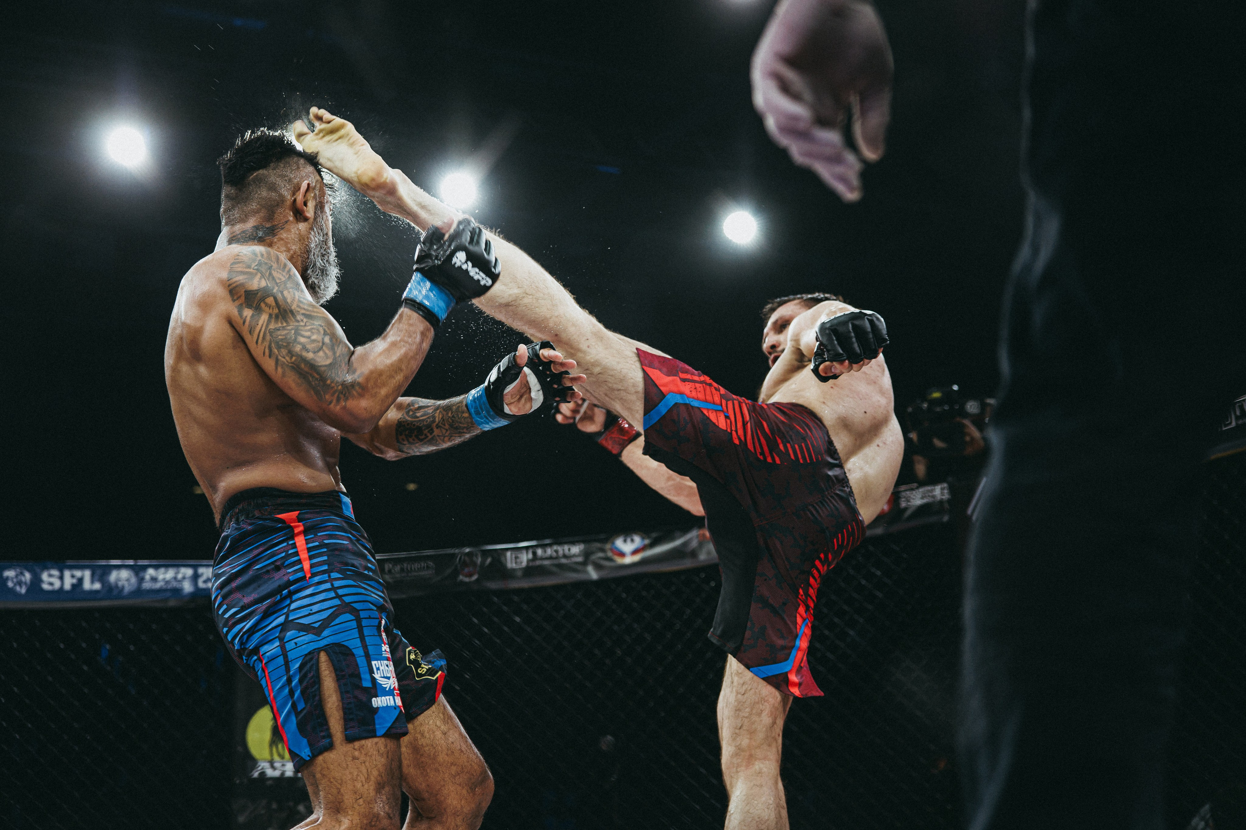 MFP255 ДУГЛАС РИБЕЙРО VS МАКСИМ БУТОРИН. Фотограф Иркутск Антипин Сергей