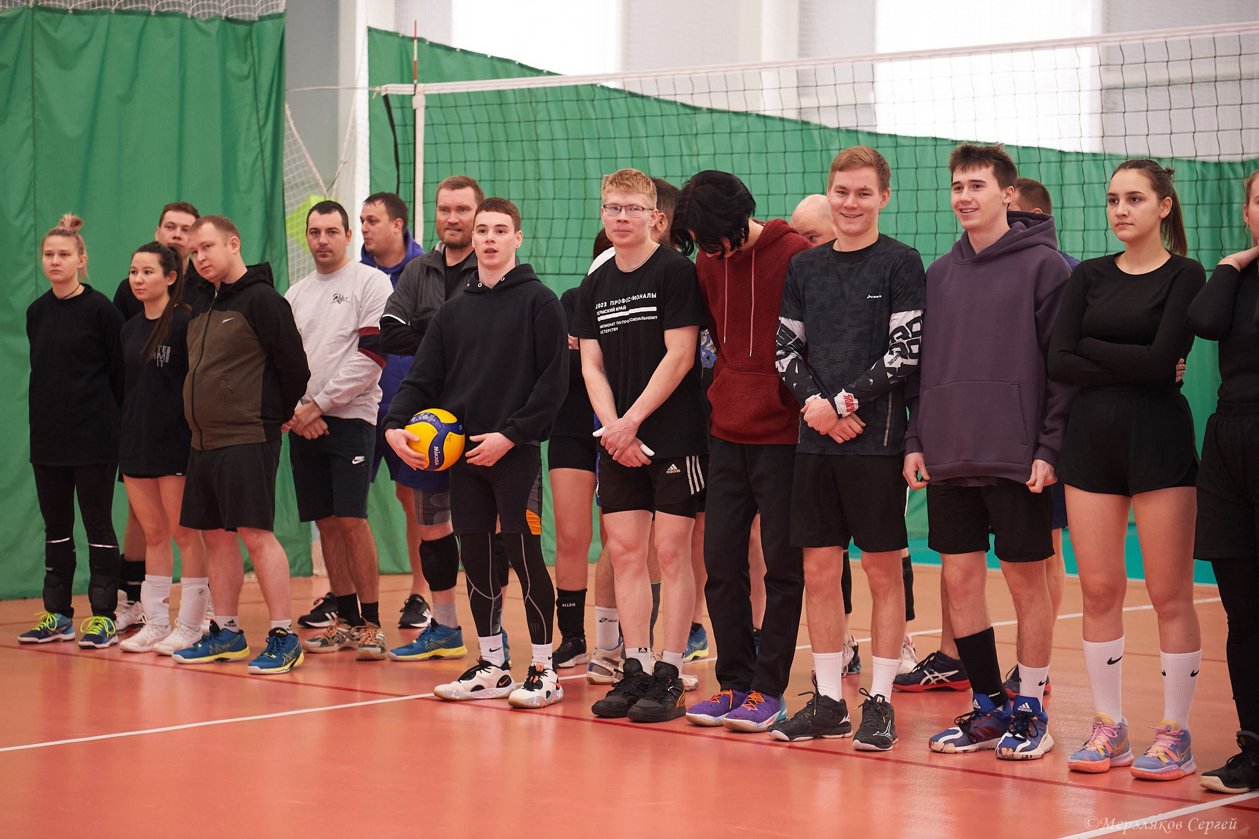 Новогодний волейбольный турнир. Ижевск. 16.12.23. Спортивный репортажный фотограф в Ижевске Сергей Мерзляков