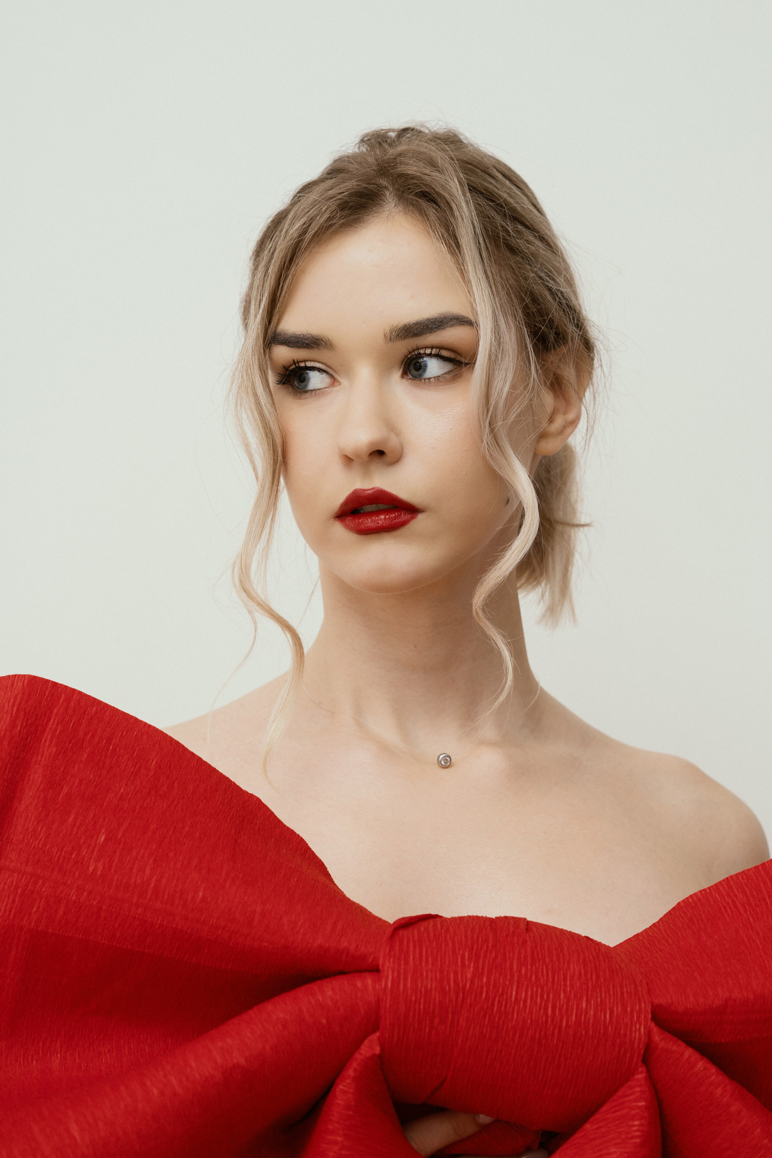 Новогодняя съемка в студии. Съемка с ярким бантом.