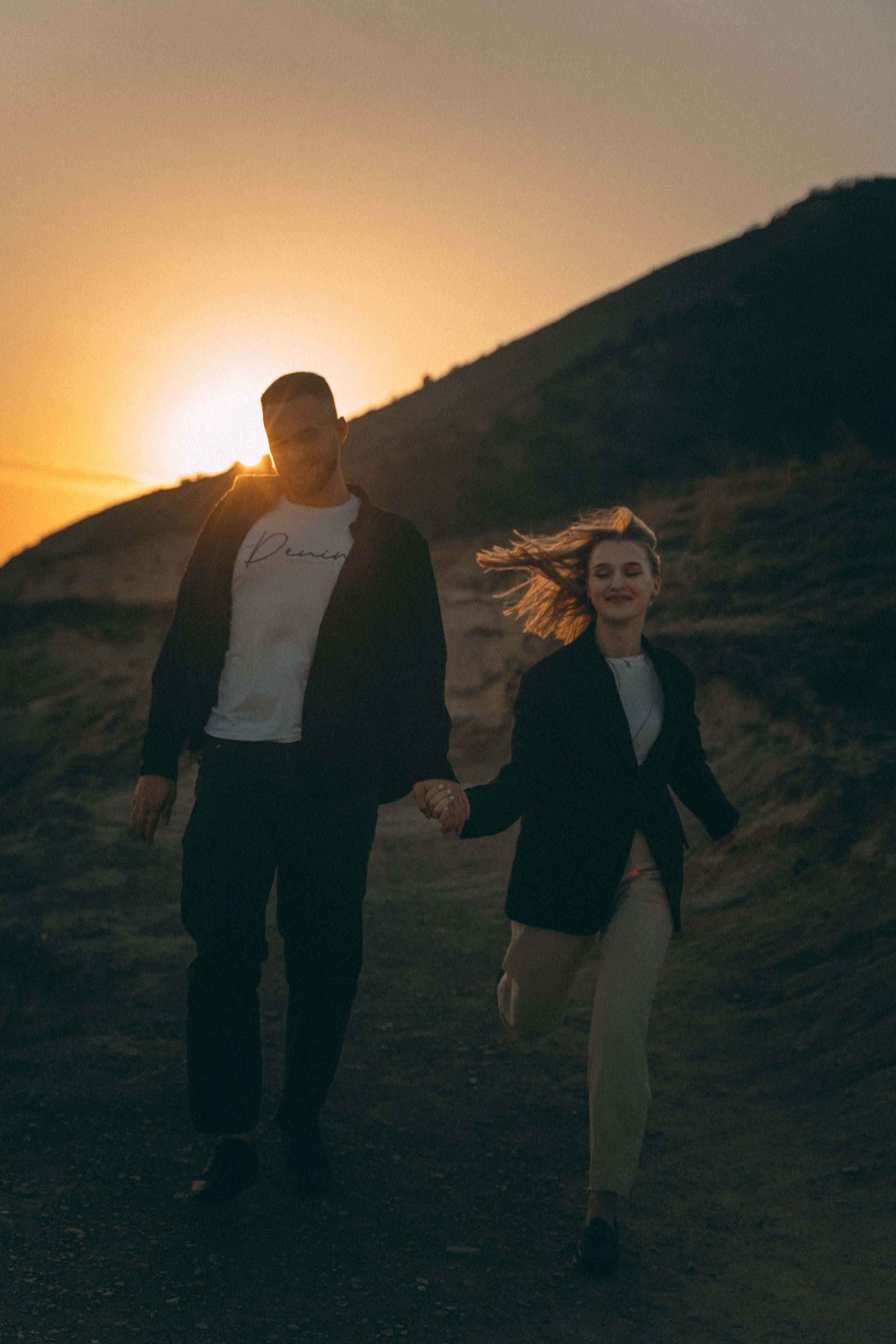 Lovestory на закате в горах. Фотограф Екатерина в городе Новороссийск