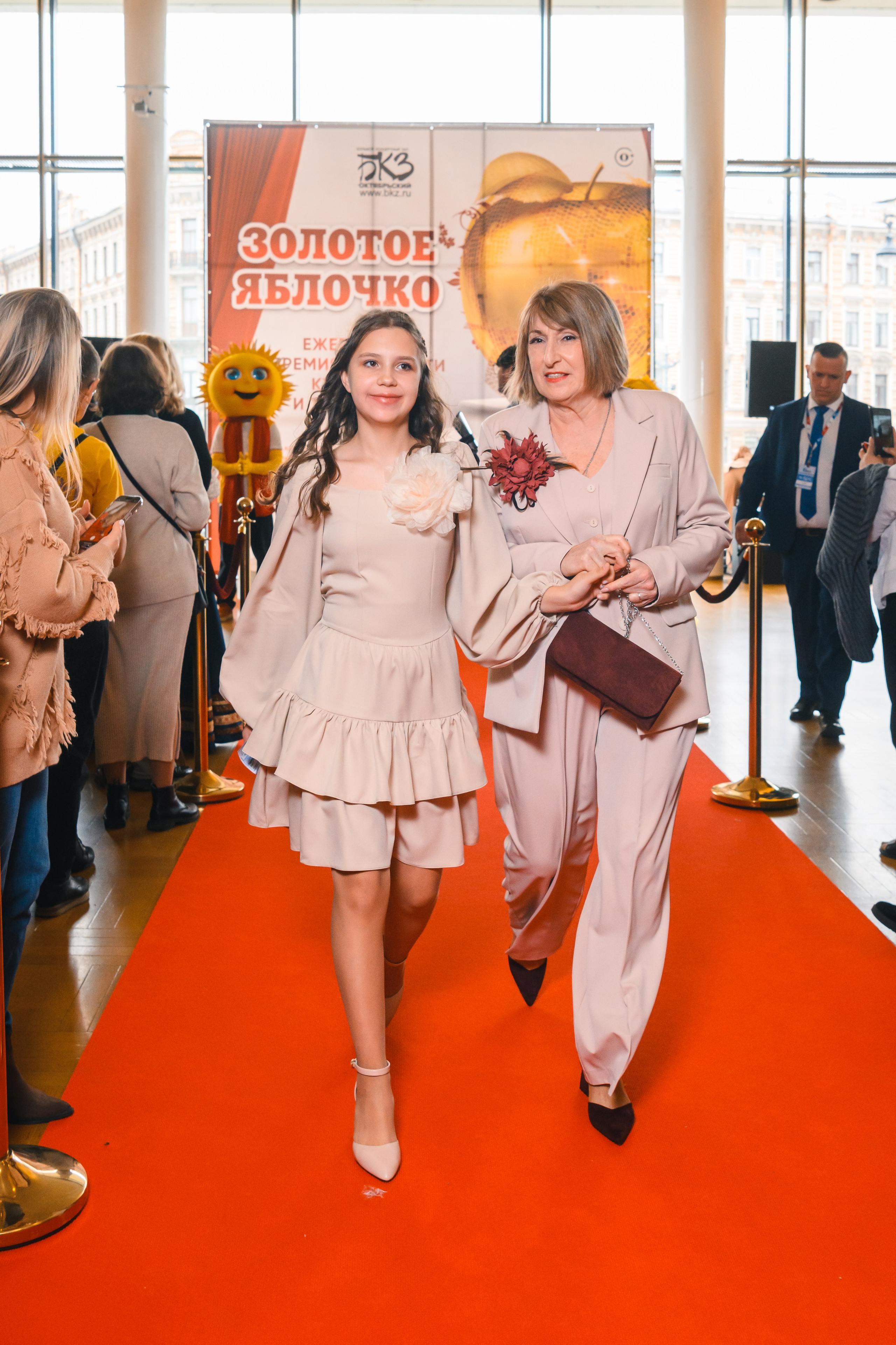 23 апреля, красная дорожка, БКЗ Октябрьский, г. Санкт-Петербург. Золотое яблочко