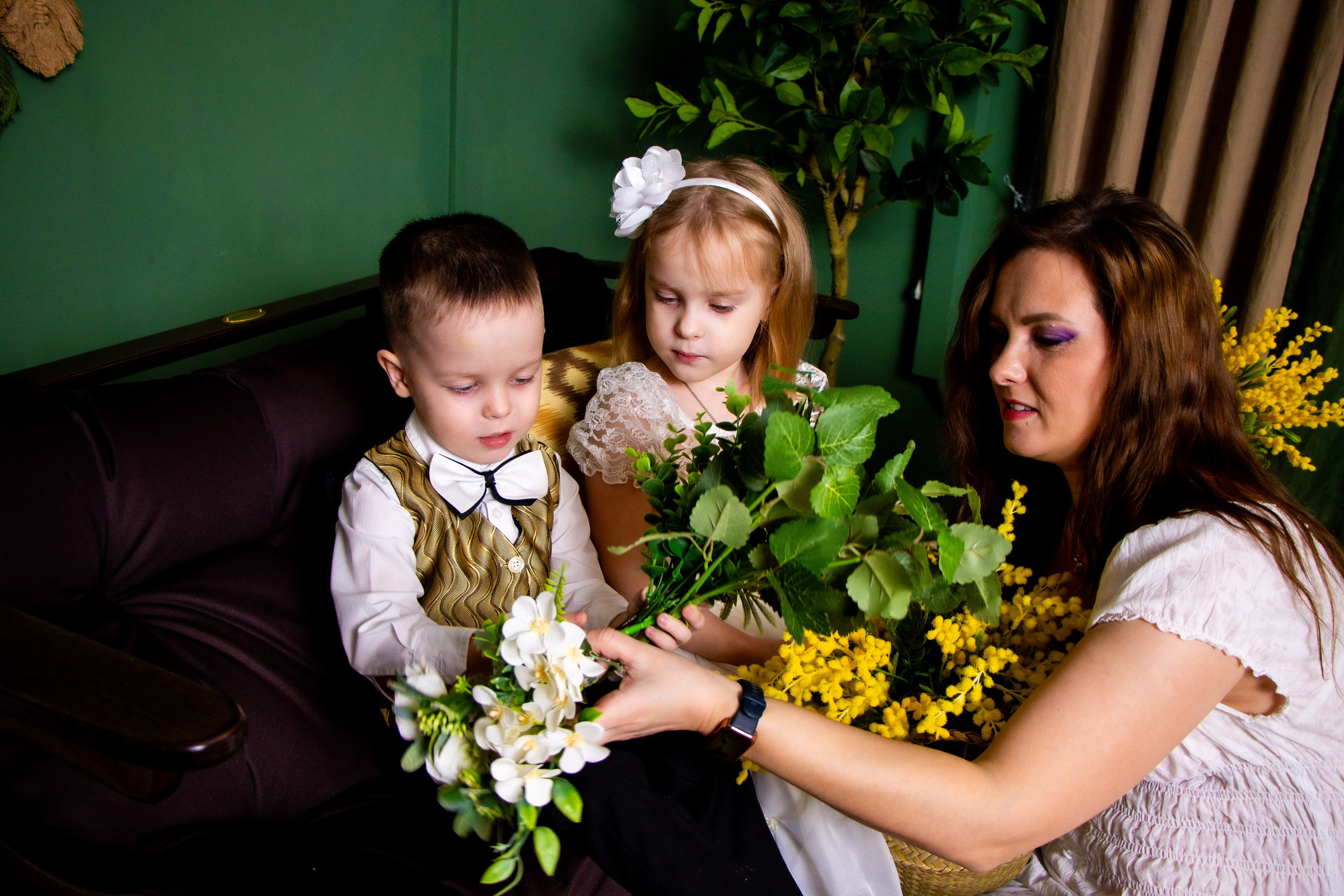 Семейная съемка с мимозой. Фотограф Татьяна Матрос