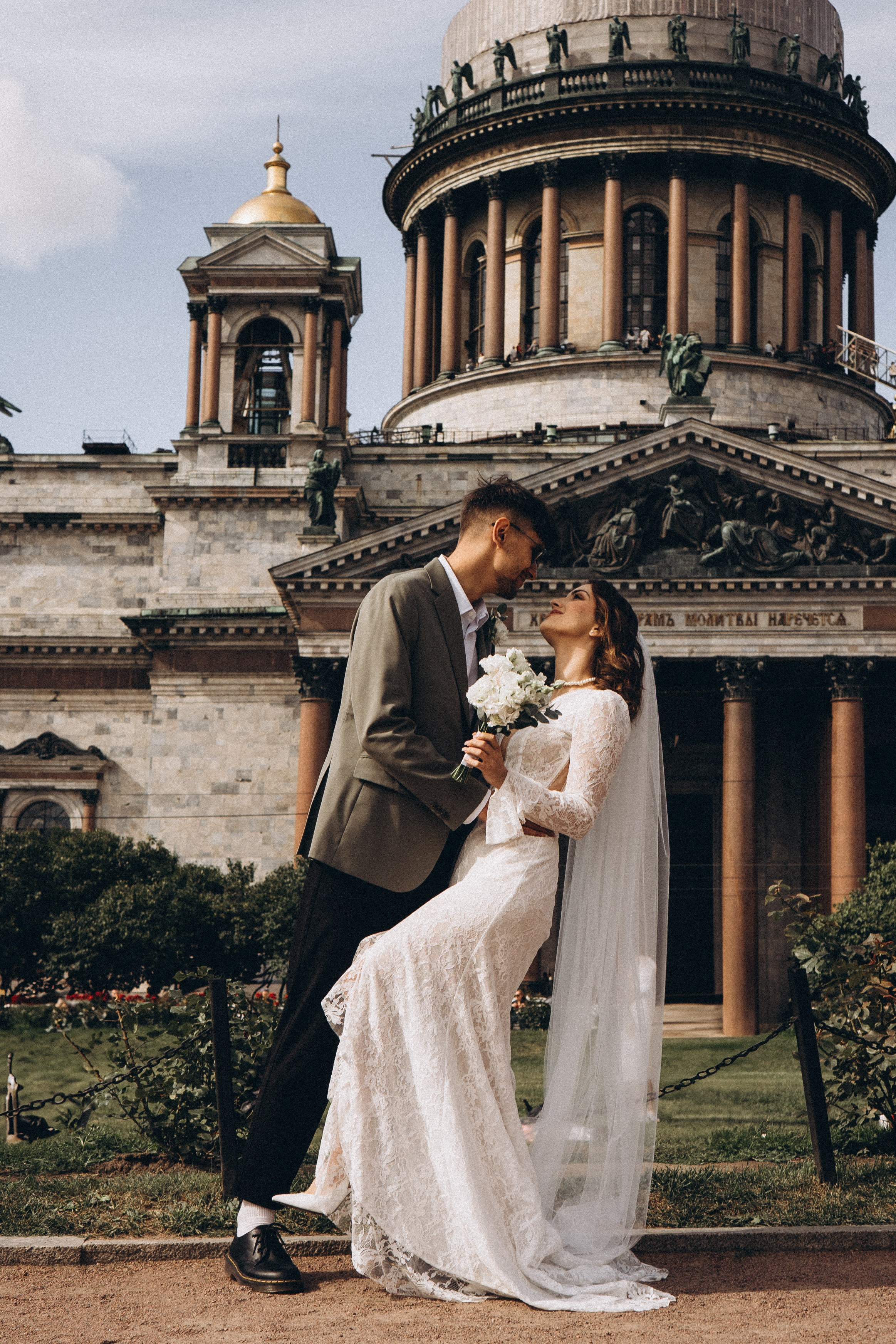 СВАДЕБНАЯ ПРОГУЛКА ВОЗЕ ИСАИКЕВСКОГО СОБОРА АСТОРИИ И ЗАКОНОДАЛЕТНОГО СОБРАНИЯ. Профессиональный фотограф, Санкт-Петербург — Виктория Богомолова