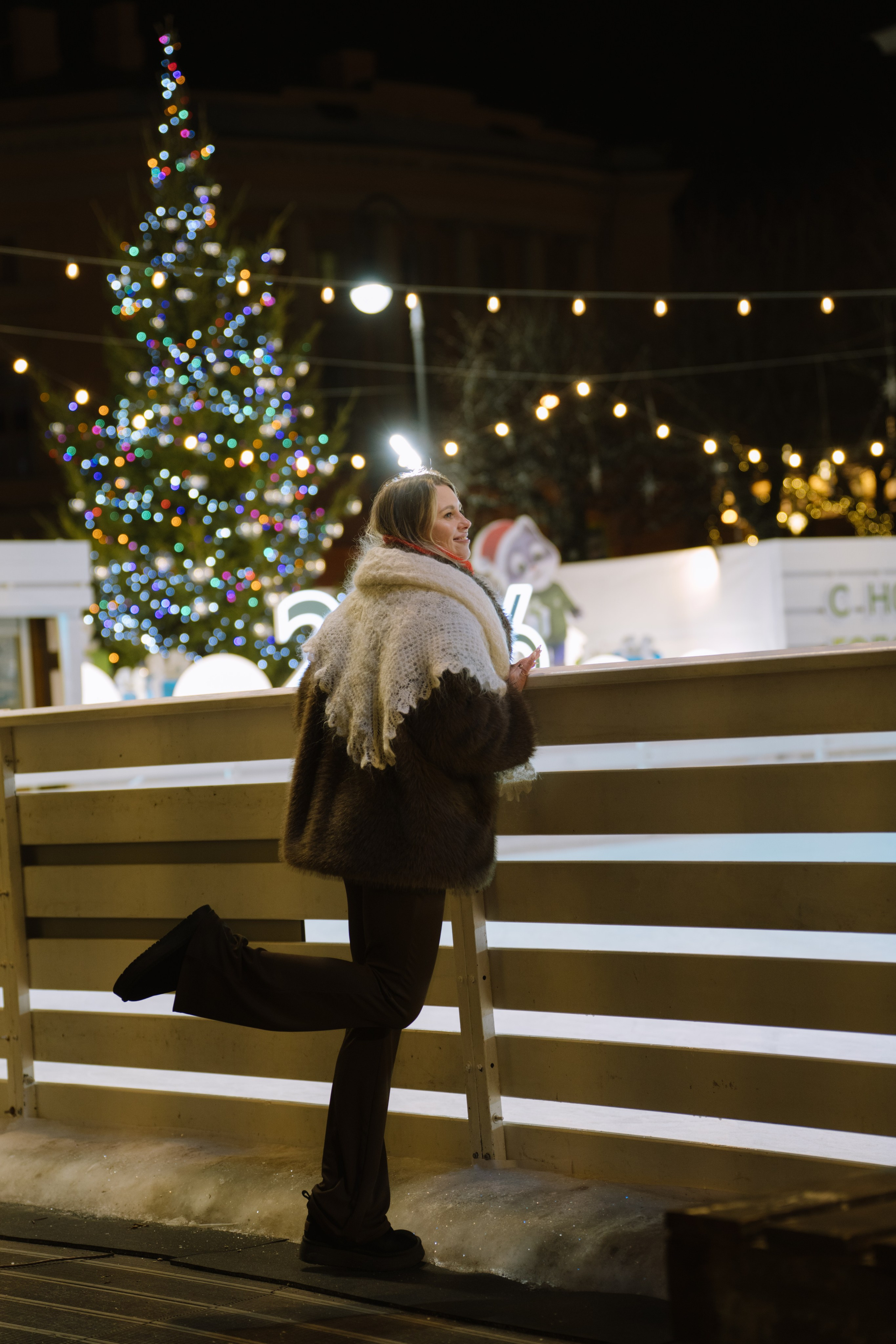 ПРОГУЛКА НА МАНЕЖНОЙ ПЛОЩАДИ ДЛЯ ДЕВУШКИ ПЕРЕД НОВЫМ ГОДОМ (НОВОГОДНЯЯ ФОТОСЕССИИЯ НА МАНЕЖНОЙ ПЛОЩАДИ). Профессиональный фотограф, Санкт-Петербург — Виктория Богомолова