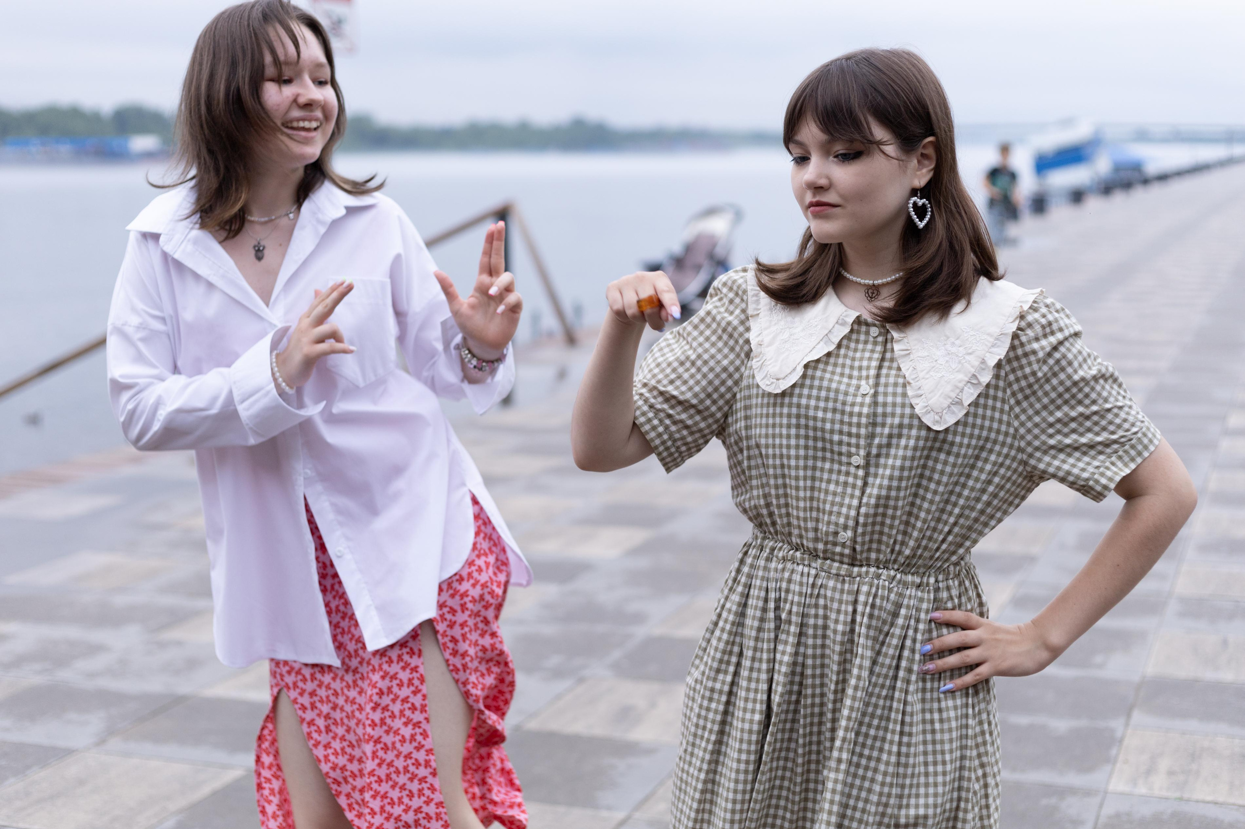 Подружки. Фотосессия на набережной. Фотограф Ирина Колесникова