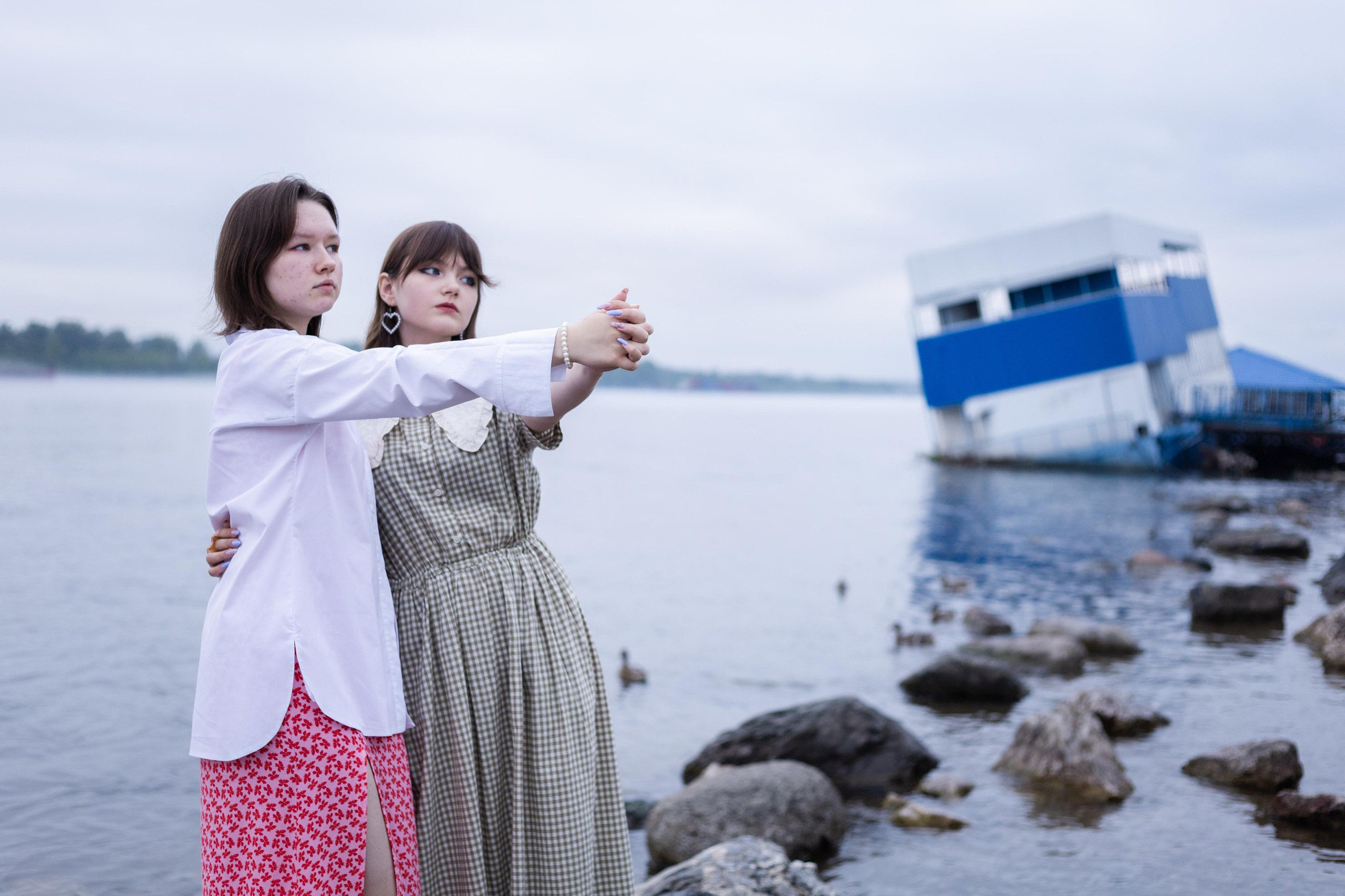 Подружки. Фотосессия на набережной. Фотограф Ирина Колесникова