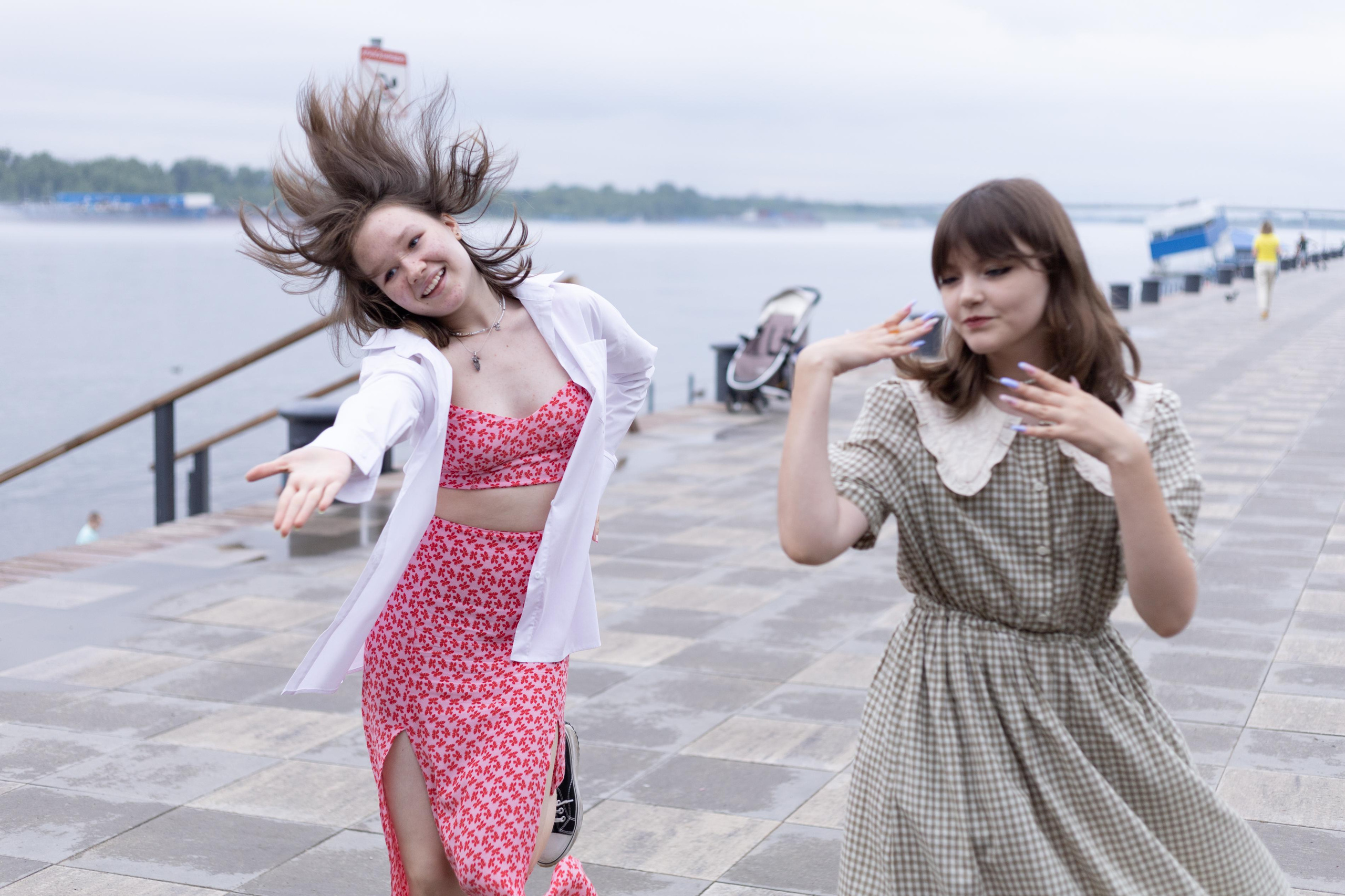 Подружки. Фотосессия на набережной. Фотограф Ирина Колесникова