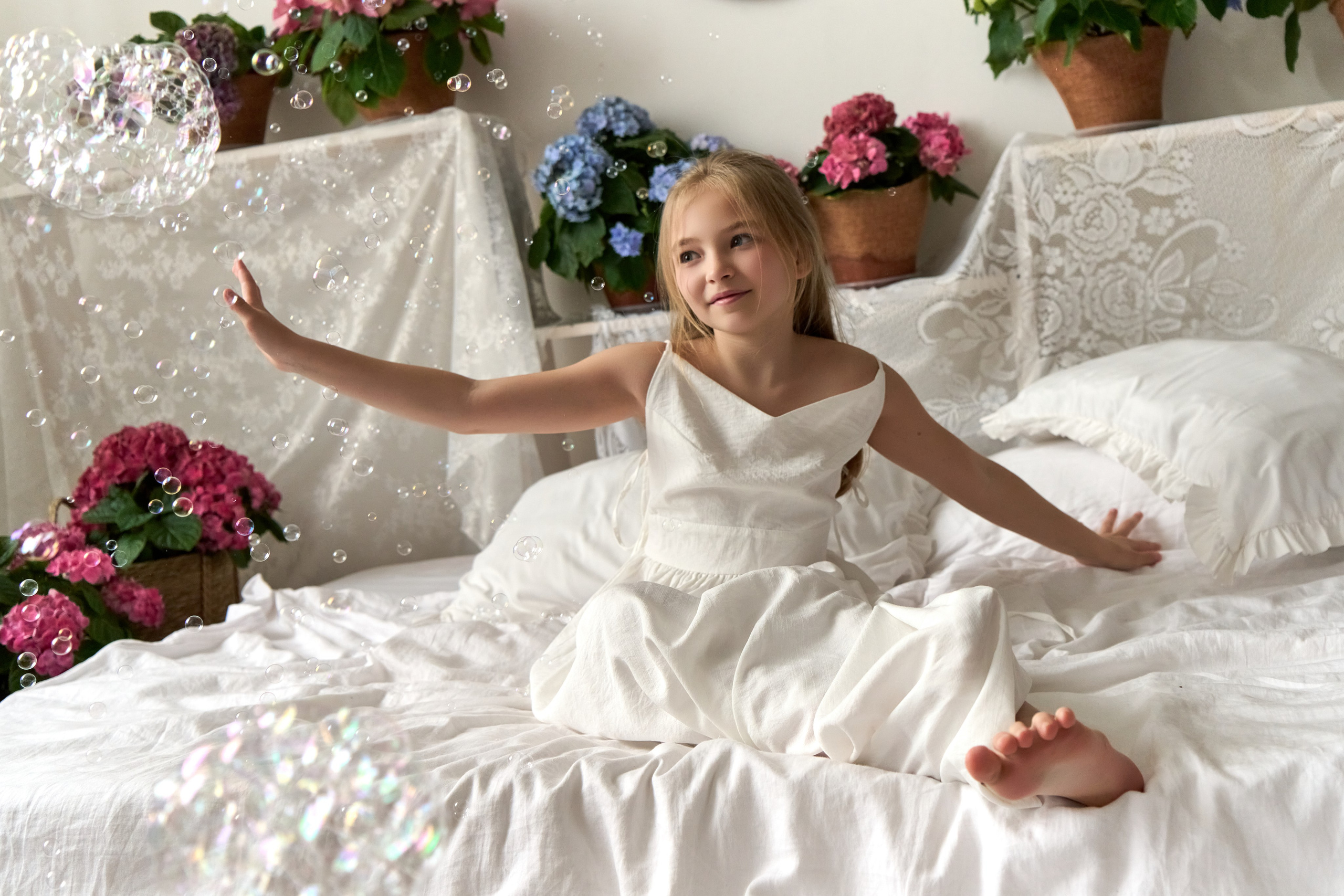 Мария в мыльных пузырях и гортензиях. Фотограф в Краснодаре Татьяна Вижевитова