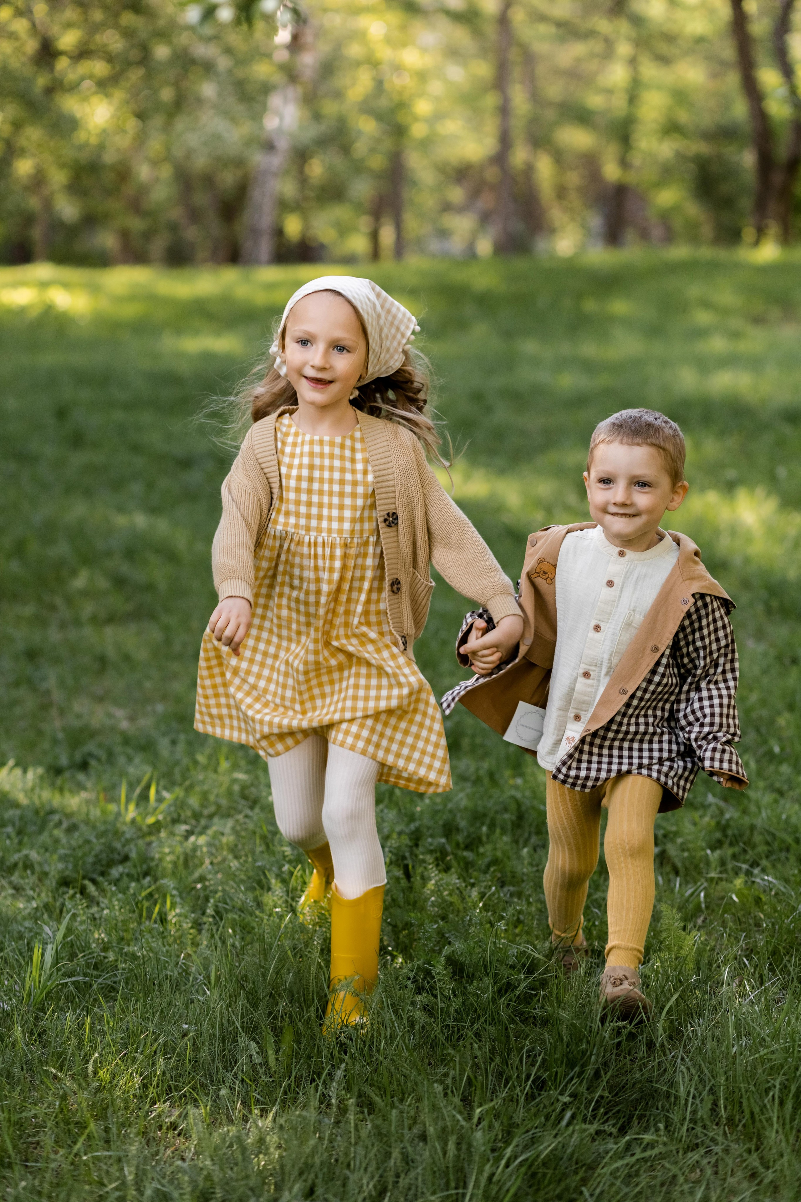 Большая семья в яблонях. Семейный и детский фотограф в Екатеринбурге Светлана Гостюхина