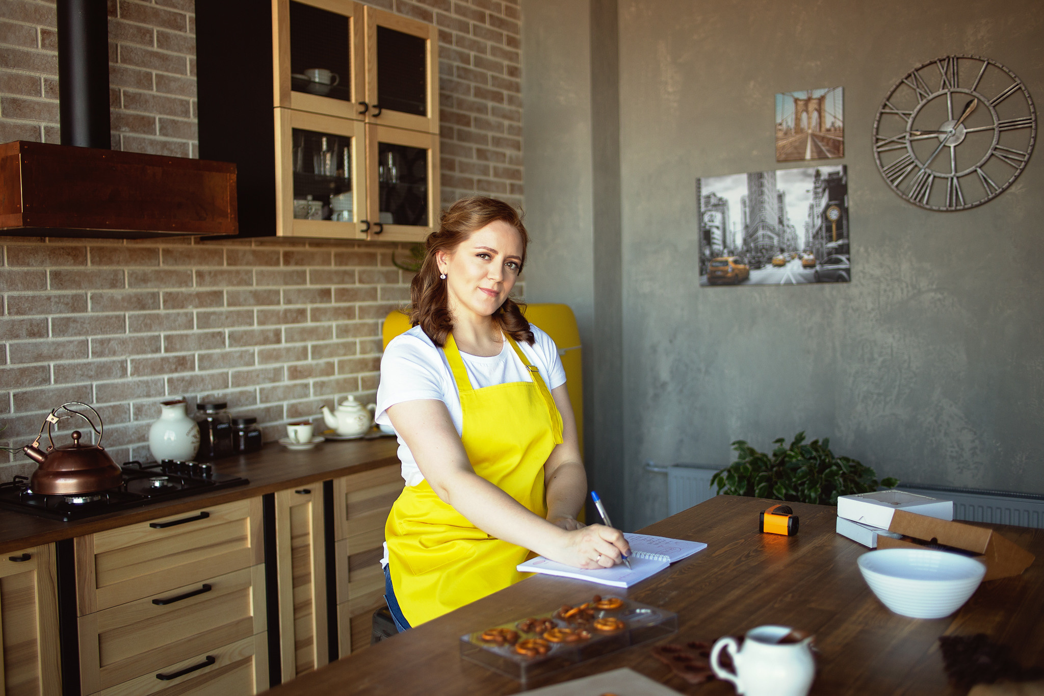 Контент - съёмка для мастера по изготовлению букетов из сухофруктов и конфет ручной работы   