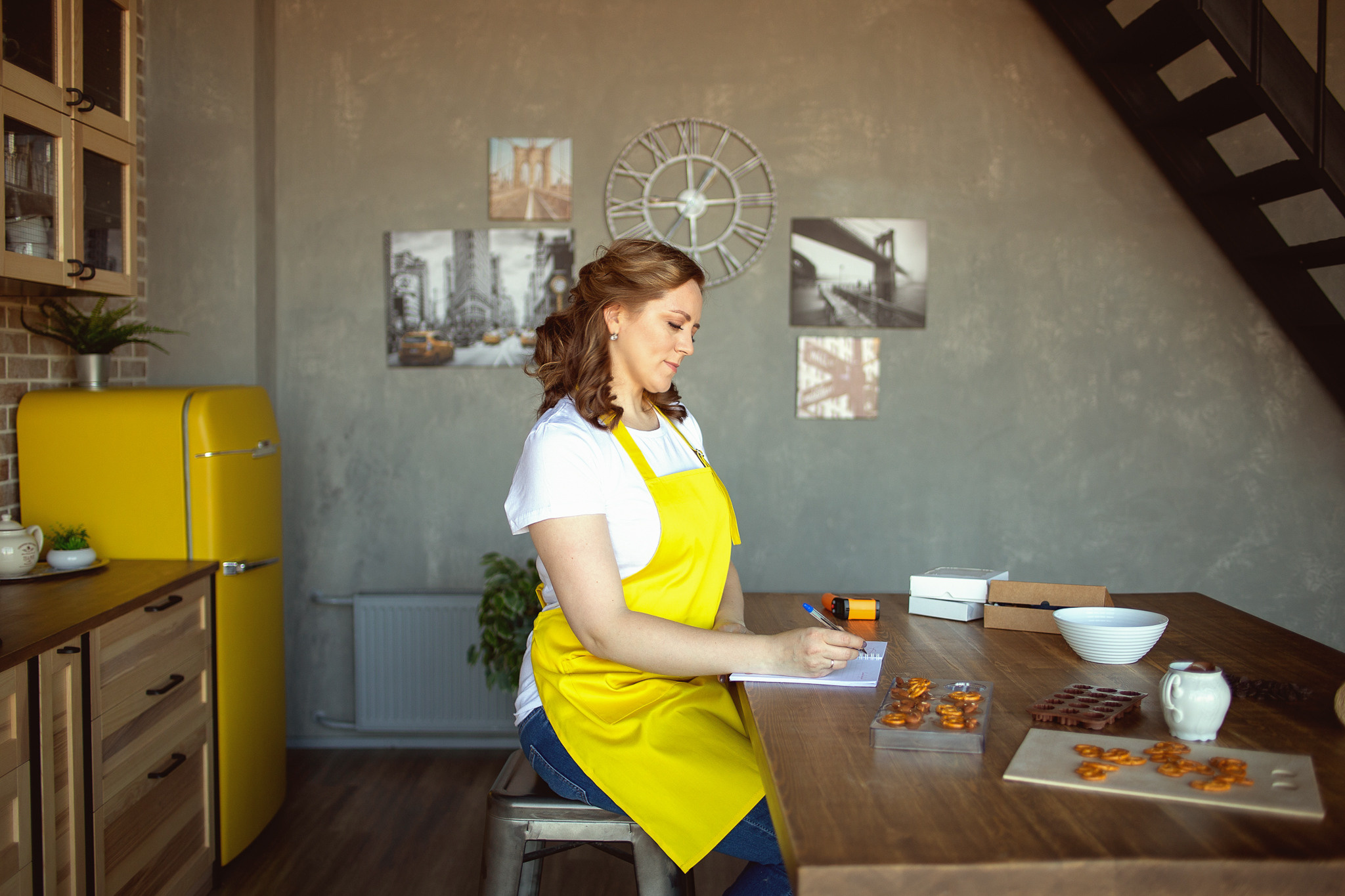 Контент - съёмка для мастера по изготовлению букетов из сухофруктов и конфет ручной работы   