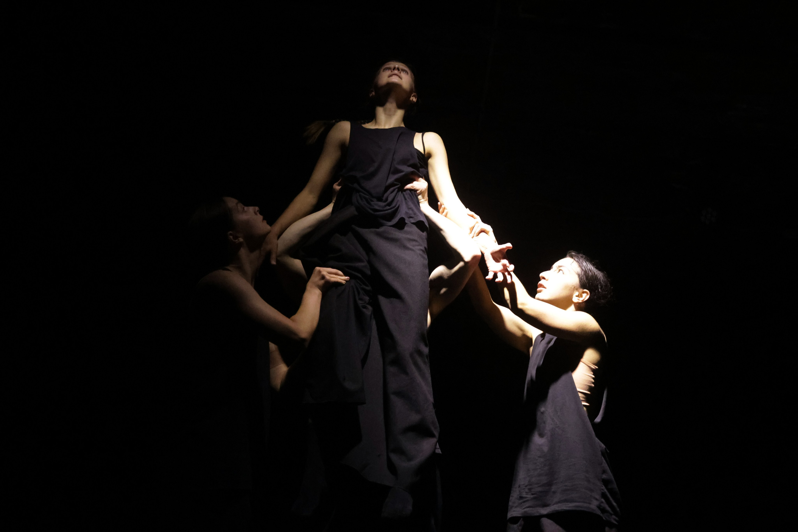 Театр земли. Спектакль «Половое созревание пустоты». Фотограф Сергей Пюннинен