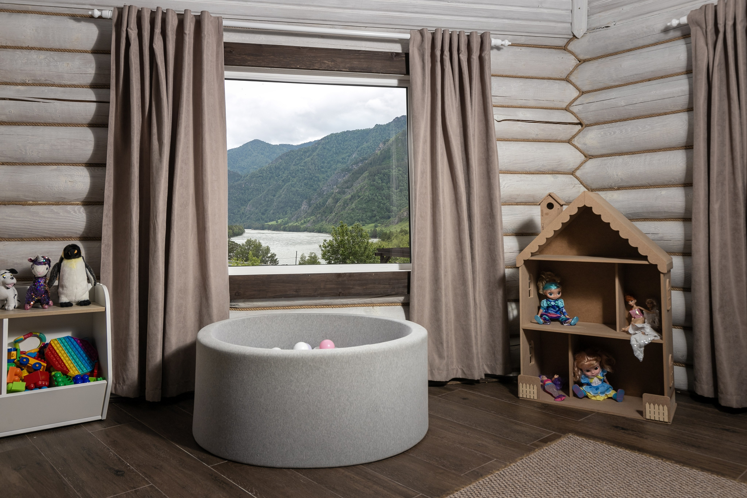 Фотосъёмка интерьеров и территории ALTAY CHALET. Коммерческий фотограф Яков Рослин