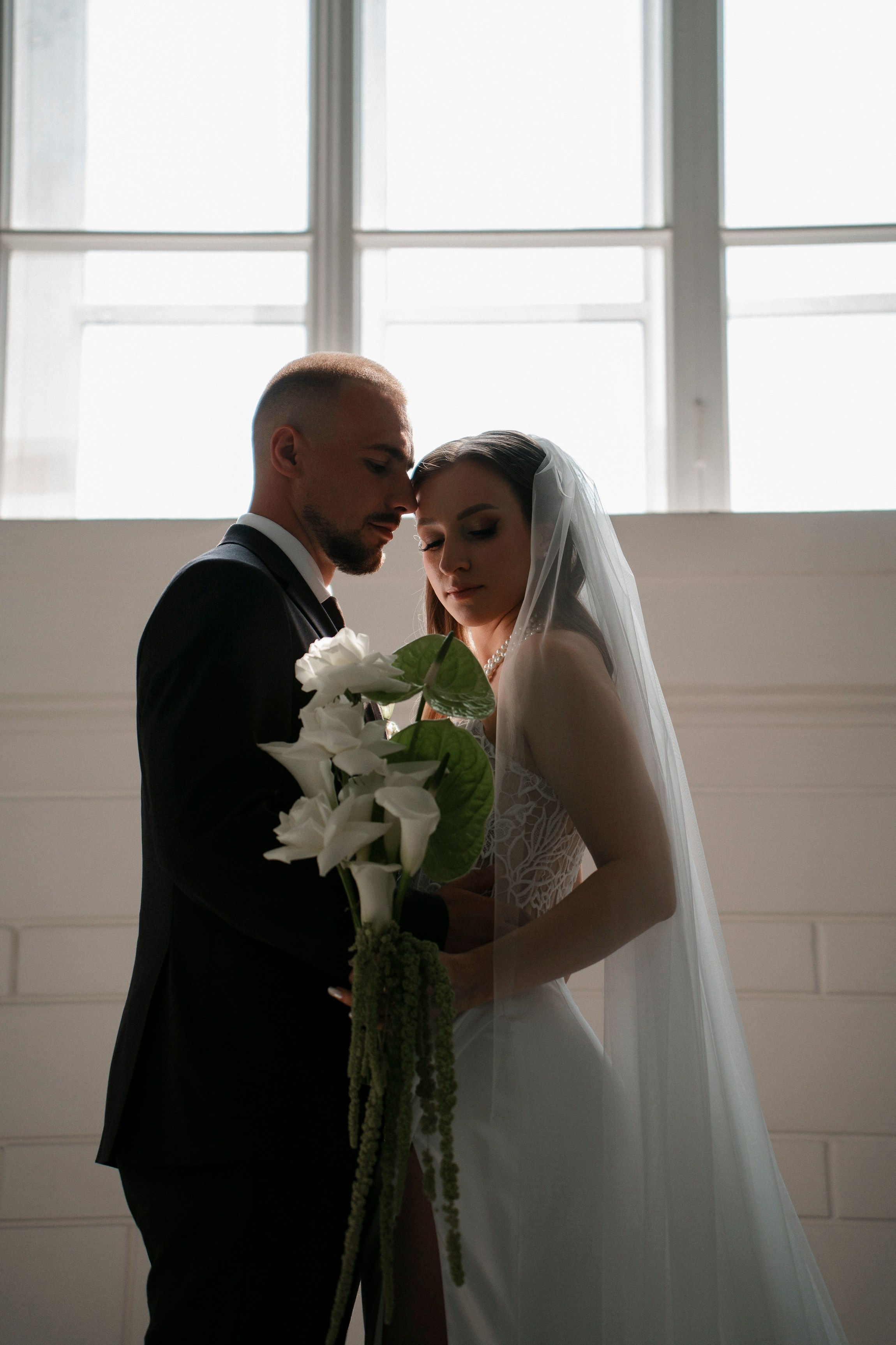 "Свадебная фотосессия в Пензе: Жених и невеста в художественном училище".