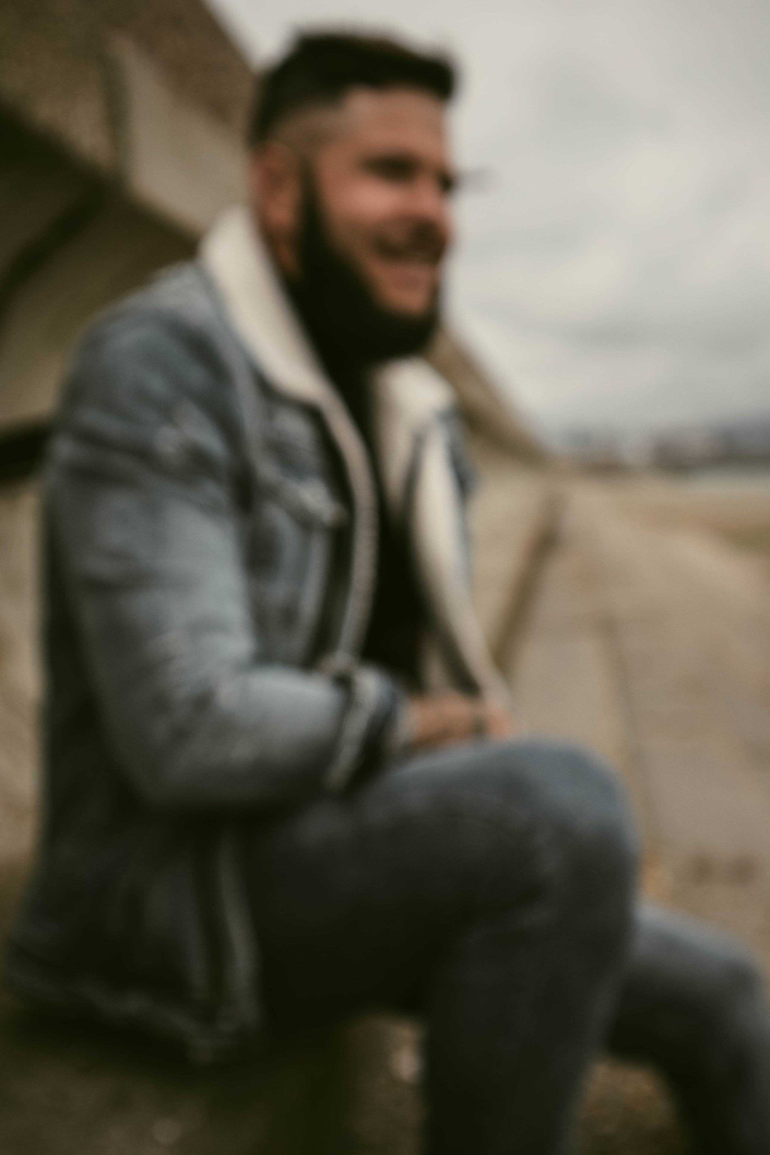 О. Уличный фотограф Города N