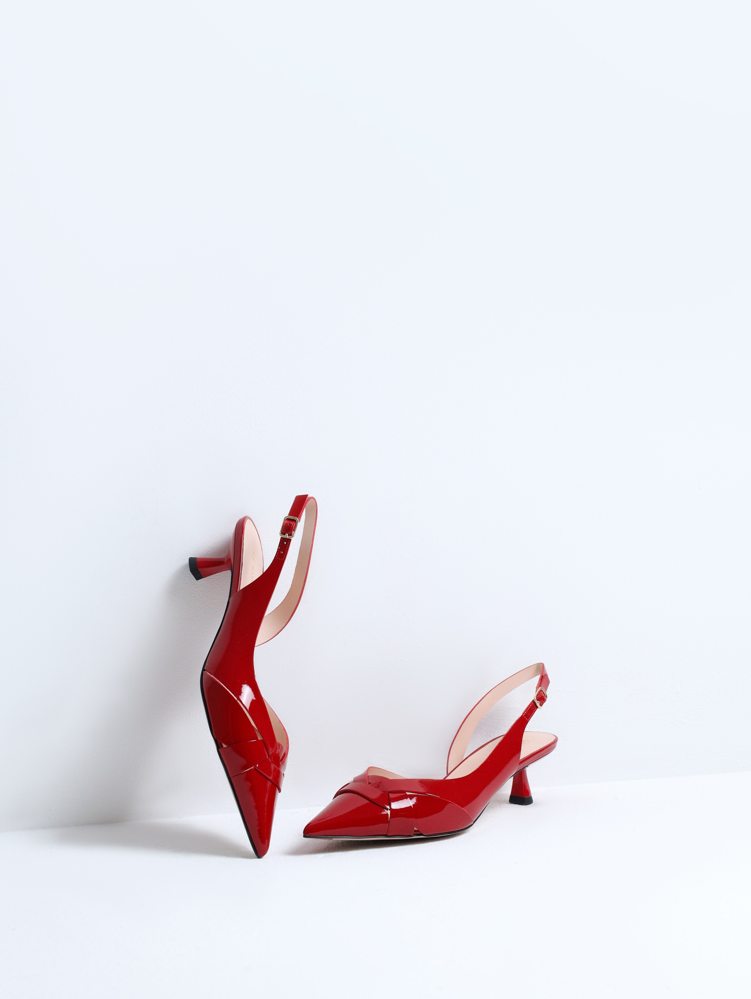 Basconi Summer Y'25. Предметный фотограф Артём Йома