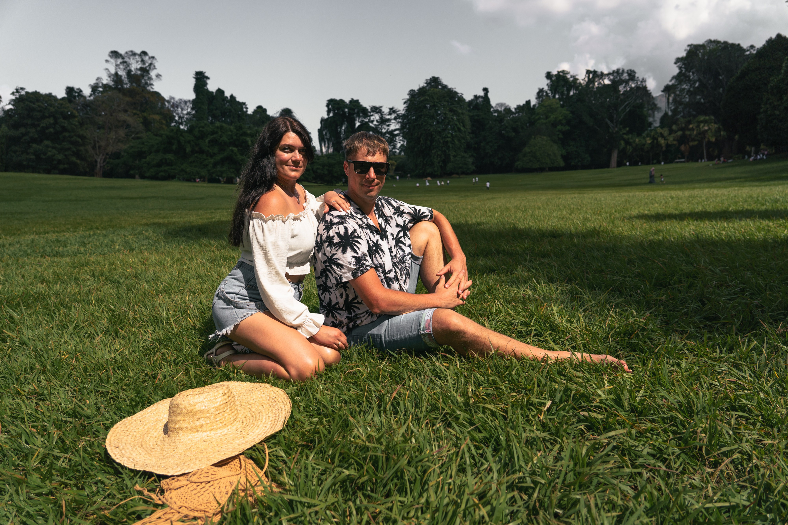 Bathing with elephants in Pinnawala, Botanical Garden