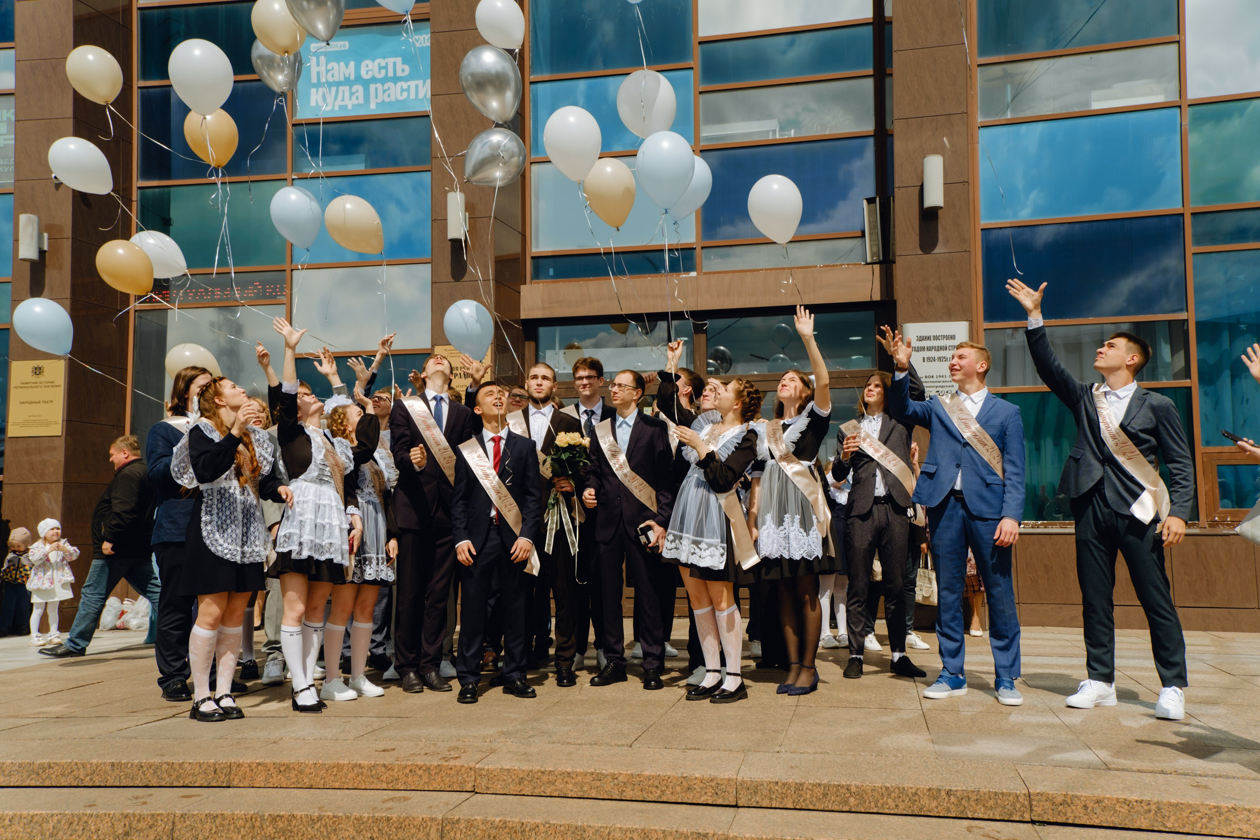 Последний звонок 11 класс. Фотограф Софья Володкина