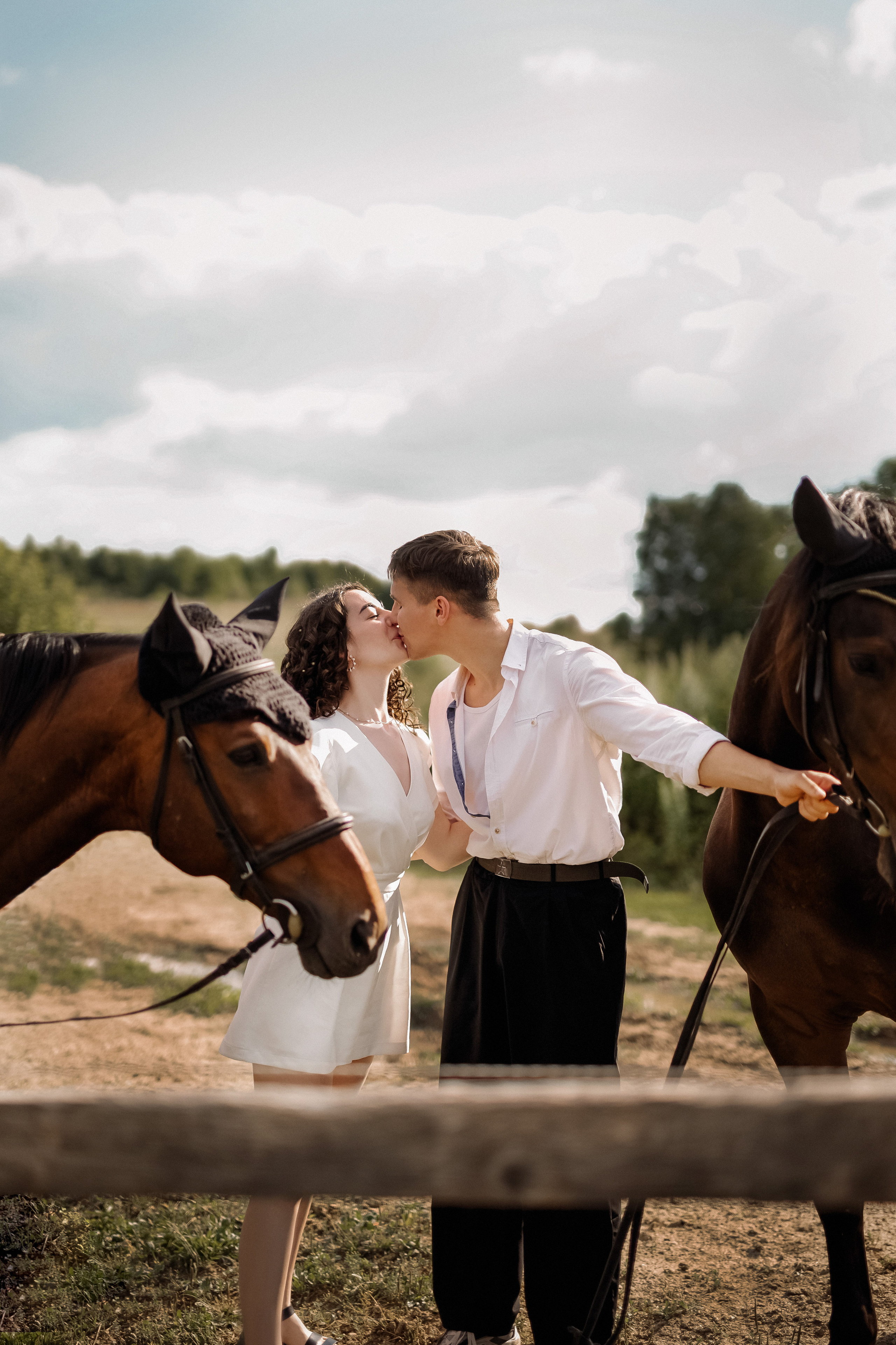 На конюшне. Фотограф и ретушер. (Армения/Россия)