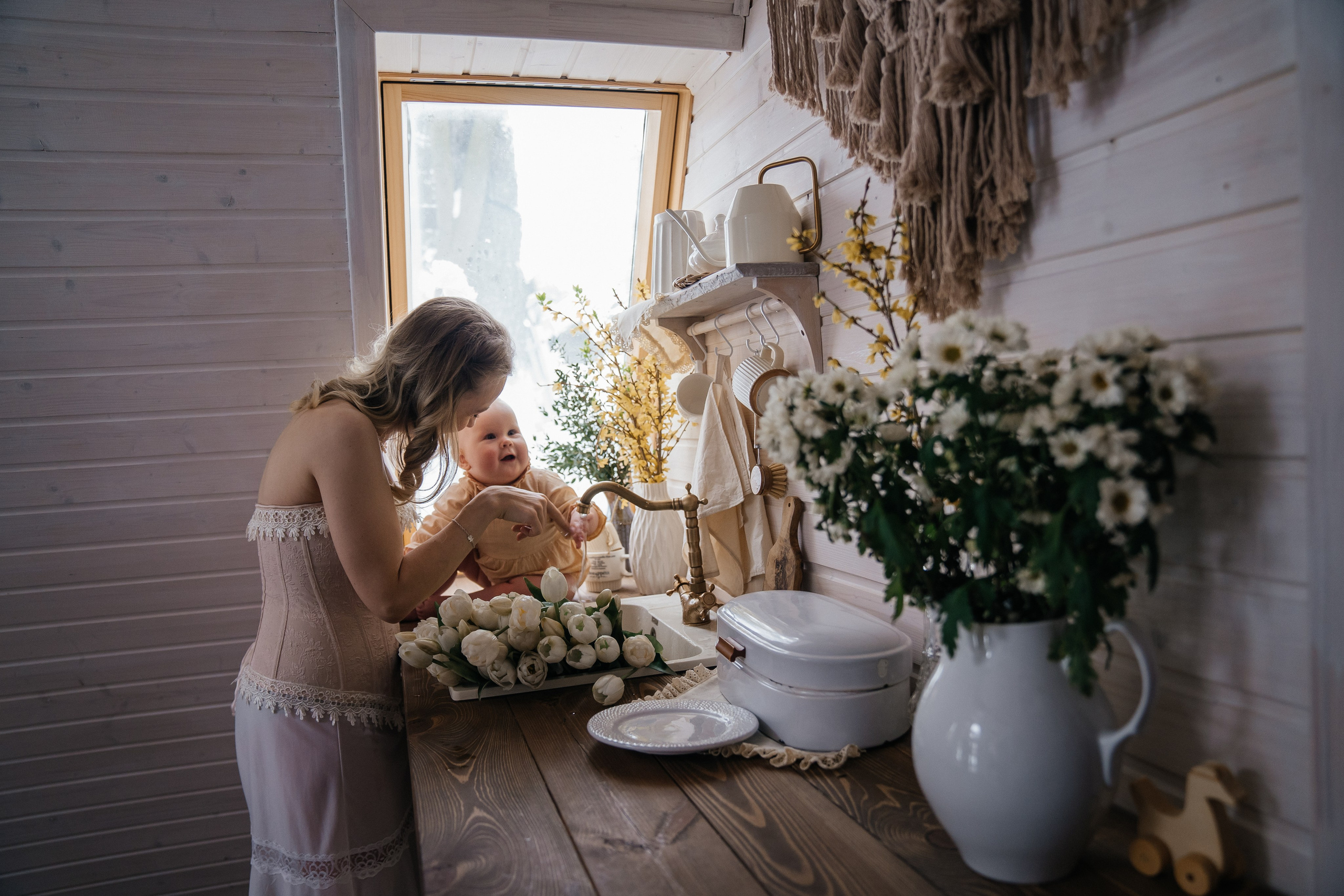 Алиса с мамой Кристиной в нежной семейной фотосессии в Домике Элли г. Пушкино. Семейный и детский фотограф в Сергиев Посаде, Хотьково Якимчук Любовь