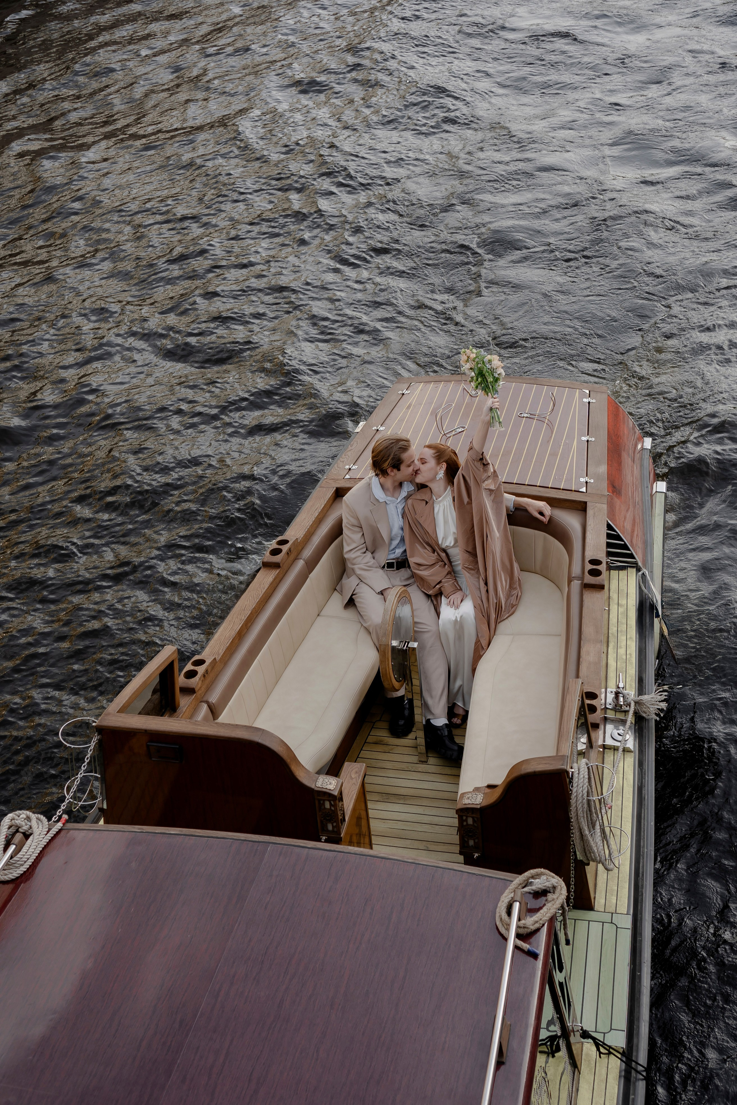 СВАДЕНБНАЯ СЬЕМКА НА КАТЕРЕ ПО КАНАЛАМ САНКТ-ПЕТЕРБУРГА И В АКВАТОРИИ НЕВЫ. Профессиональный фотограф, Санкт-Петербург — Виктория Богомолова