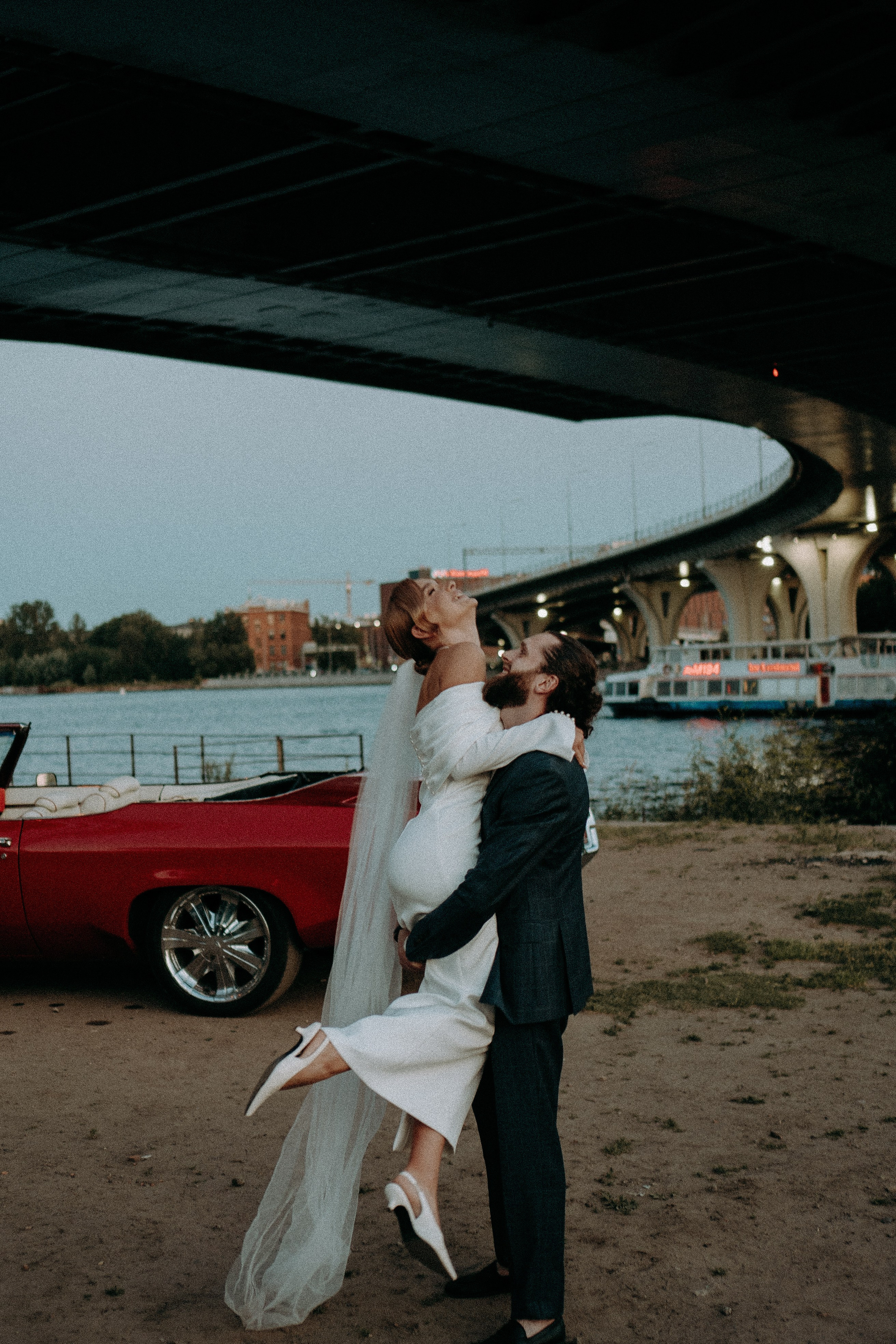 СВАДЕБНАЯ СЬЕМКА ВОЗЛЕ МСОТА БЕТАНКУРА НА КАБРИОЛЕТЕ. Профессиональный фотограф, Санкт-Петербург — Виктория Богомолова