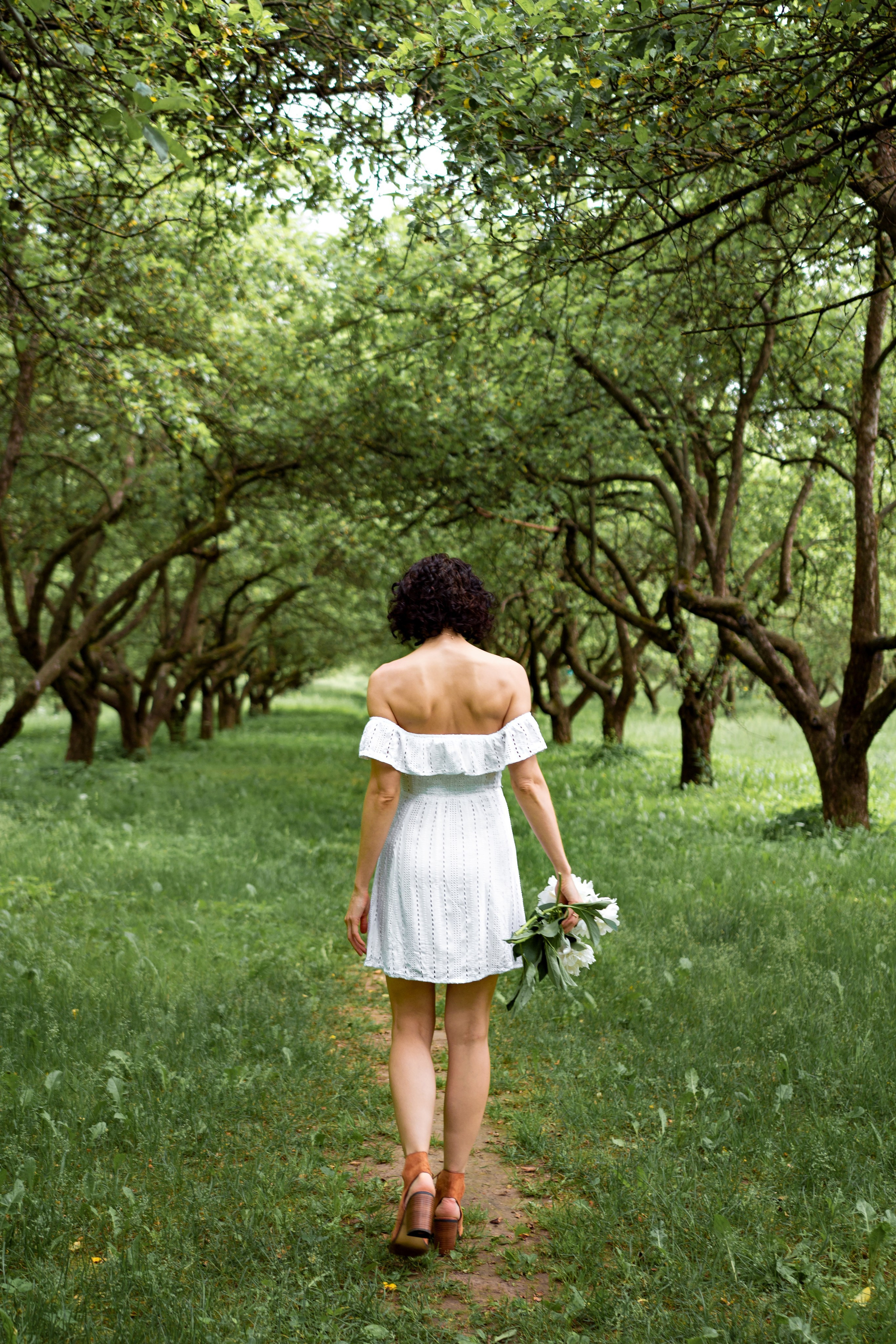 Фотосессия в белом платье Лошицкий парк Минск