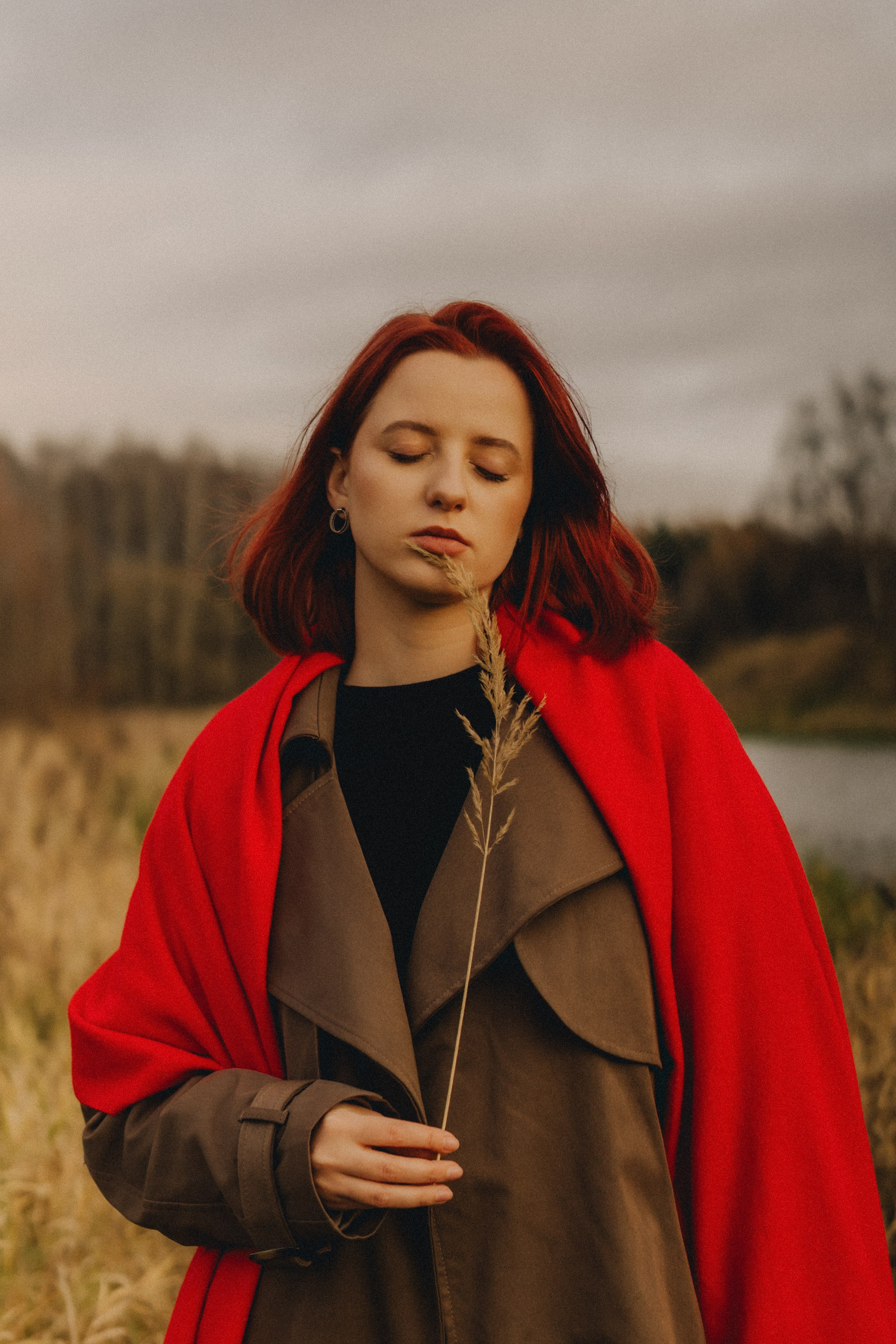 Лия | осенняя фотосессия у воды. Портретный фотограф Москва