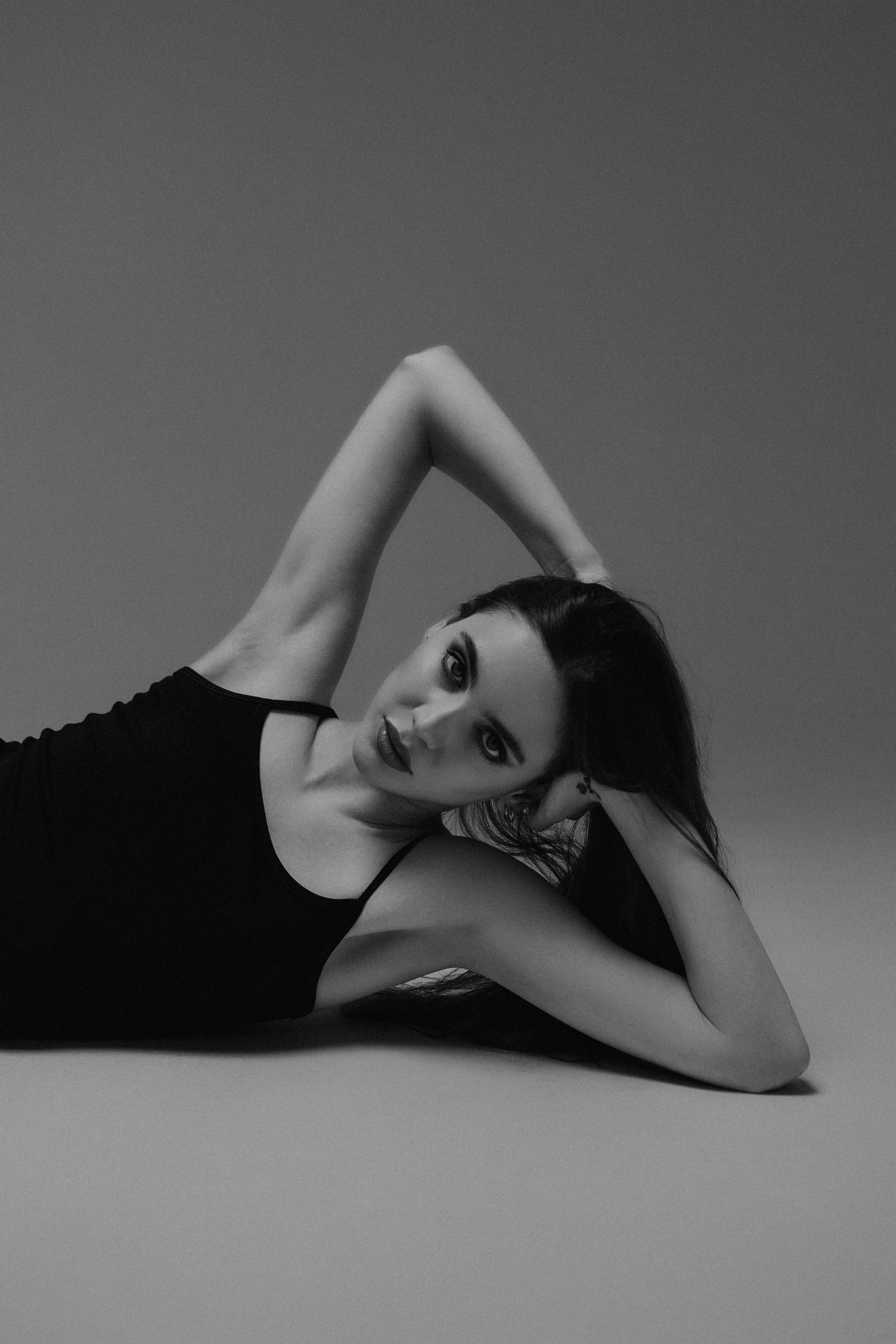 Виктория | фотосессия на циклораме. Портретный фотограф Москва