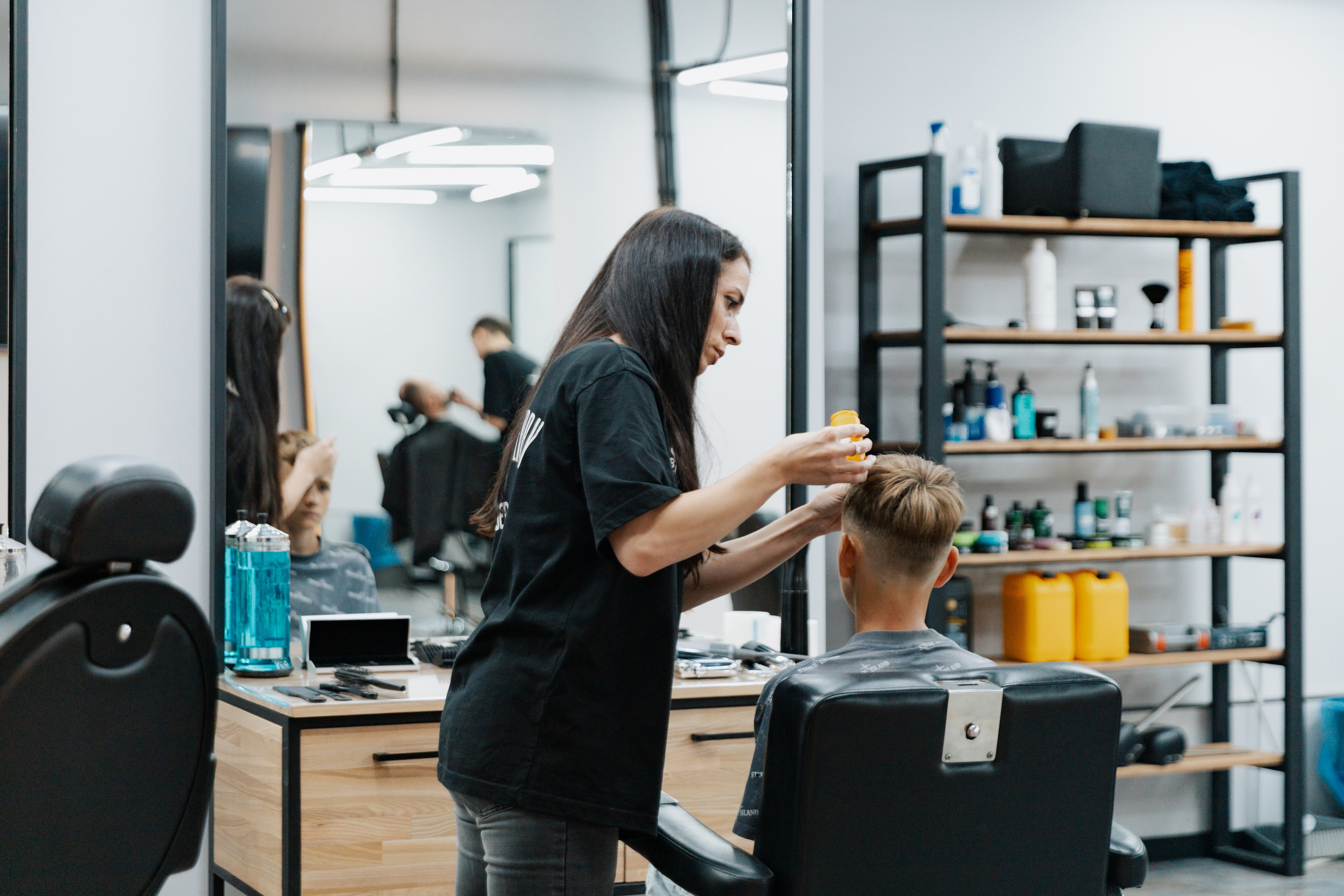 DERBY BARBERSHOP. LIYALEE PHOTO