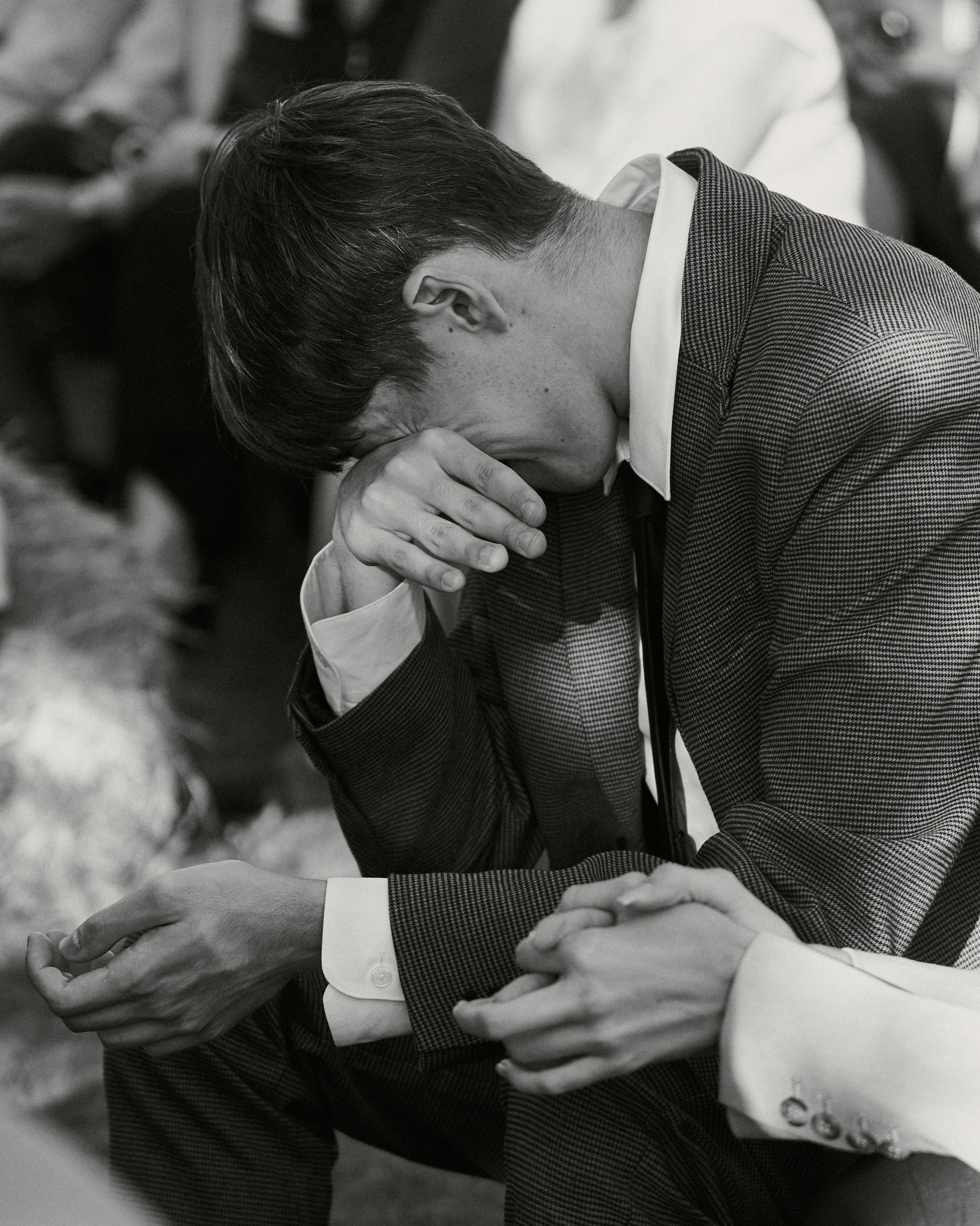 Гости плачут на свадьбе