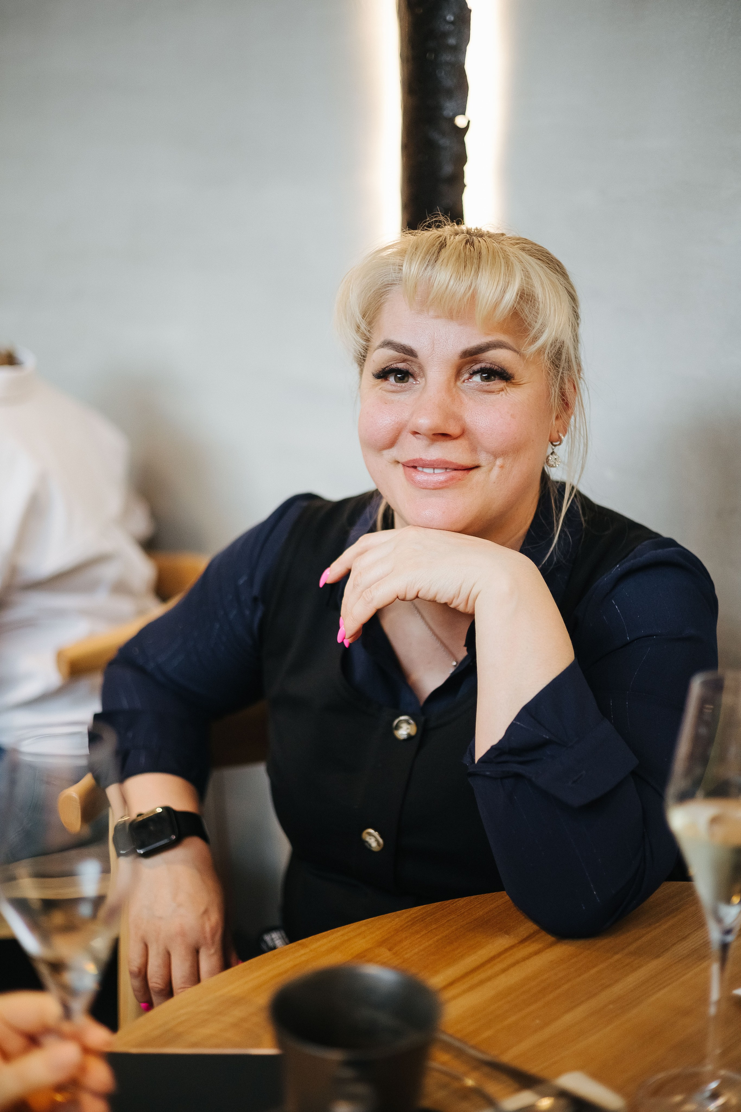 Презентация открытия магазина женской одежды GLVR в ресторане Fresco. Фотограф в Красноярске Надежда Воскресенская