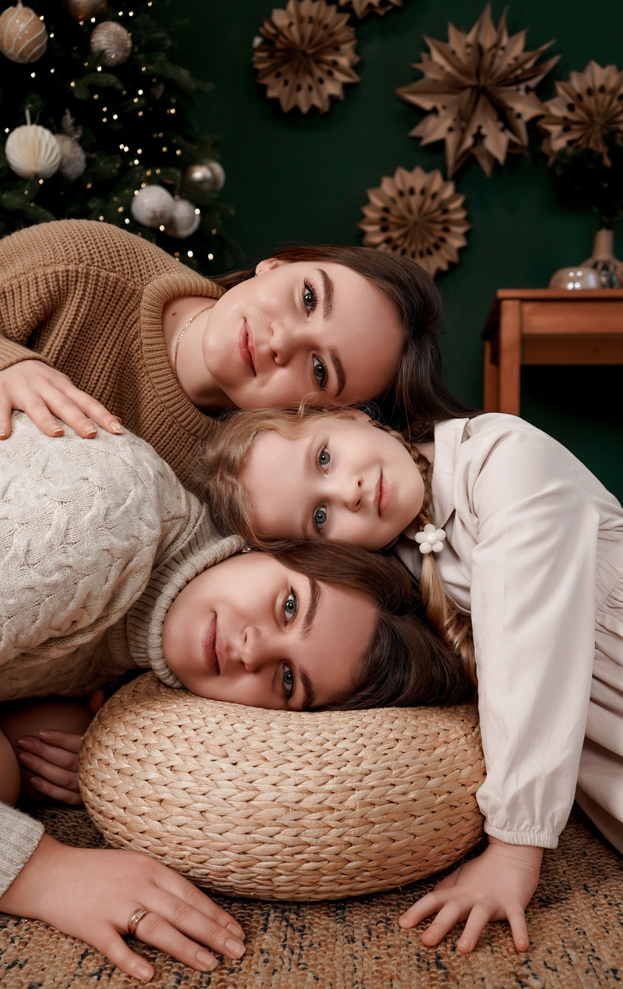 Новогодняя семейная фотосессия в фотостудии Рафинад. Фотограф Ростов-на-Дону и Новочеркасск. Свадебный фотограф в Ростове-на-Дону. Таинство Крещения и Венчания, семейные фотосессии. Алёна Чёботова