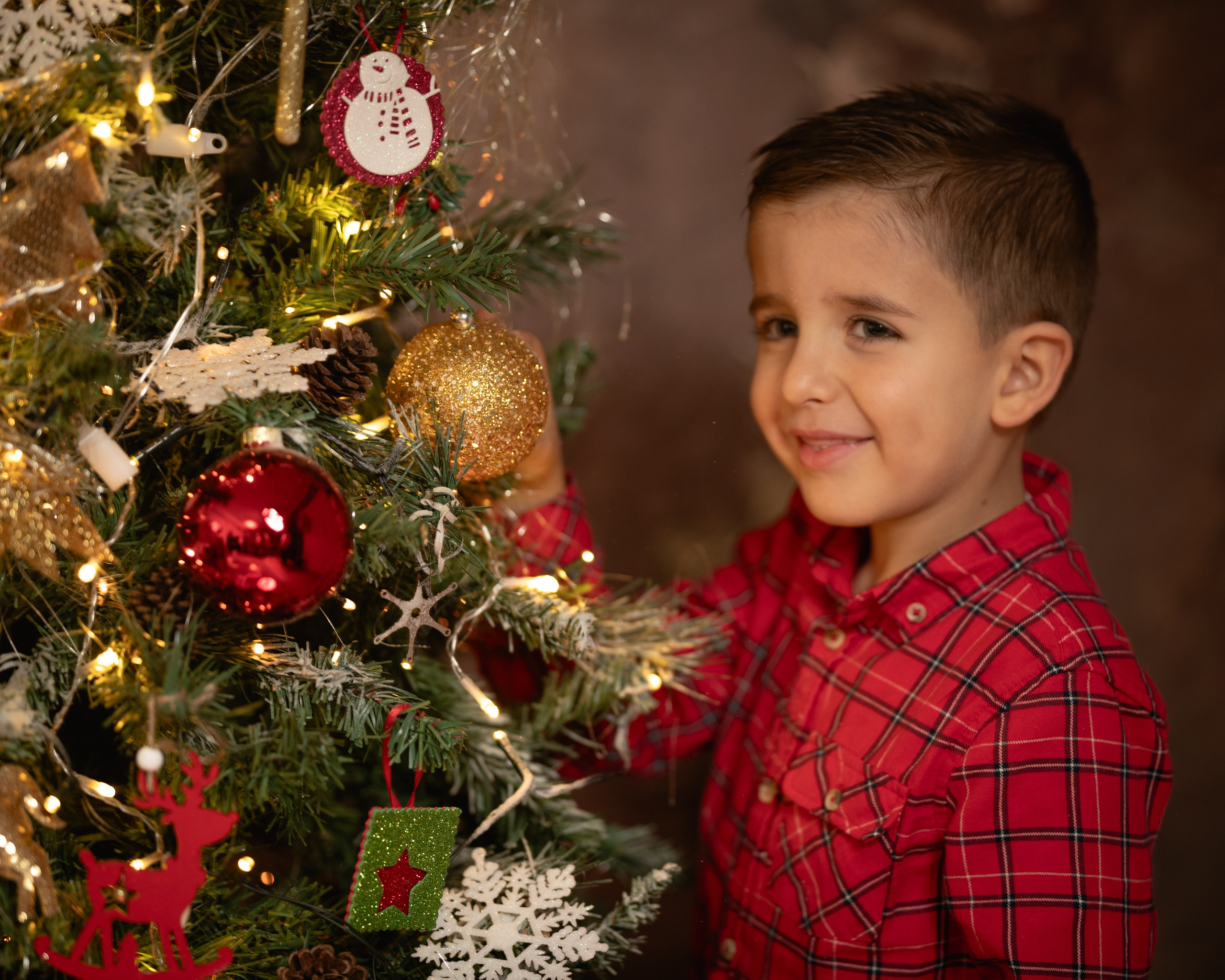 CATIA AND HER FAMILY. Anastasiia Antoniuk portrait, family and couple photographer, Portugal