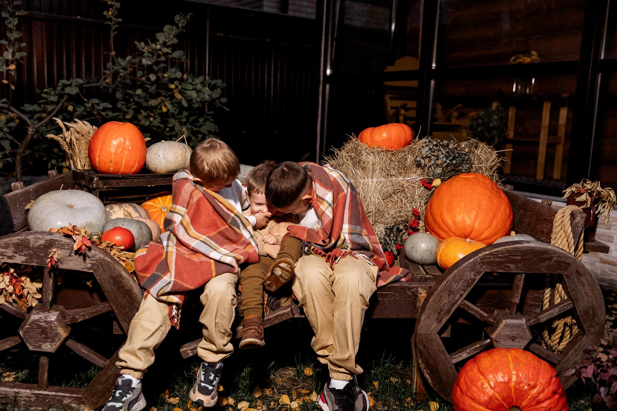 Эдуард и Дарья с сыновьями. Свадебный и семейный фотограф в Челябинске Юлия Ишимова