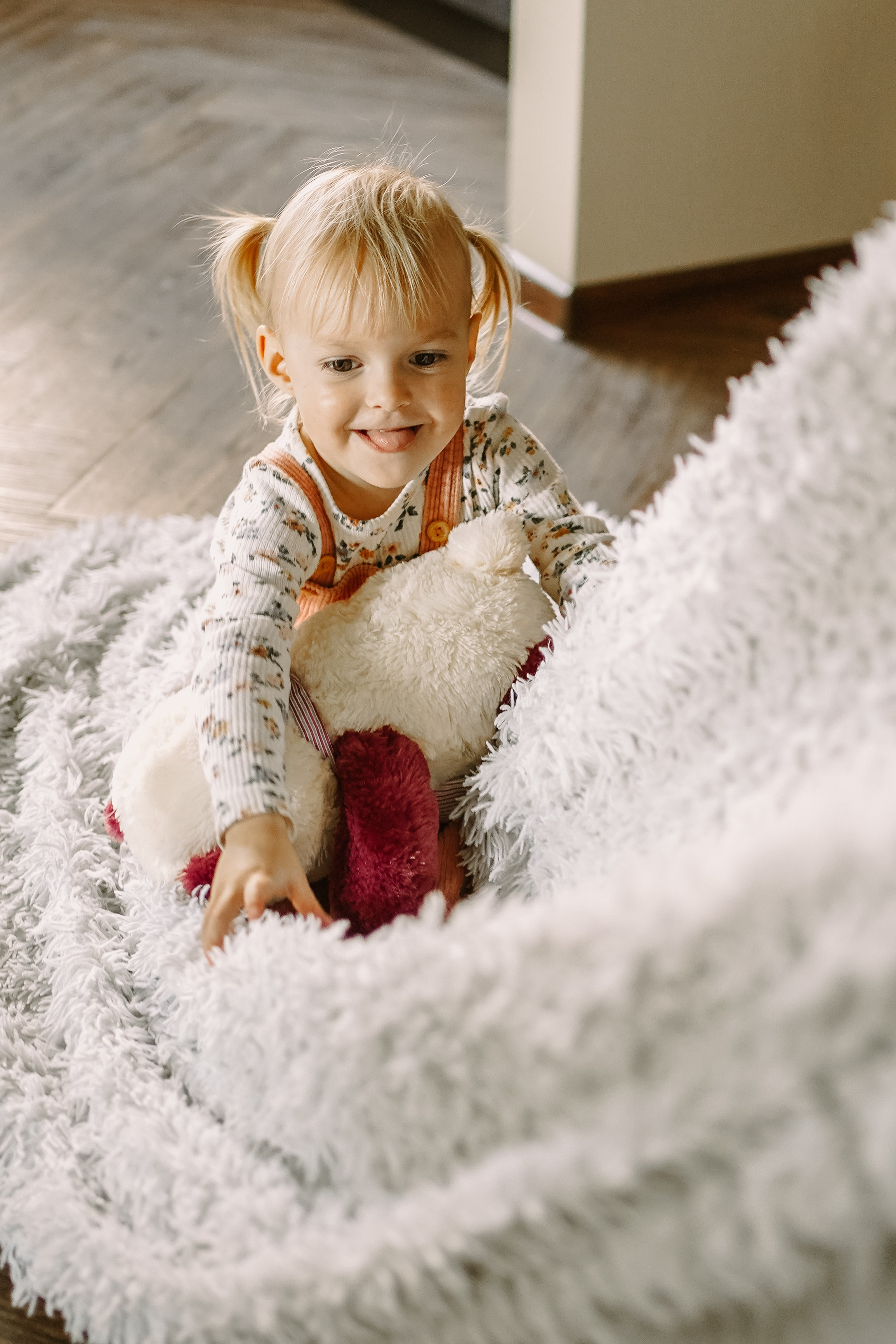 Карина, Андрей, Эмили. Главная