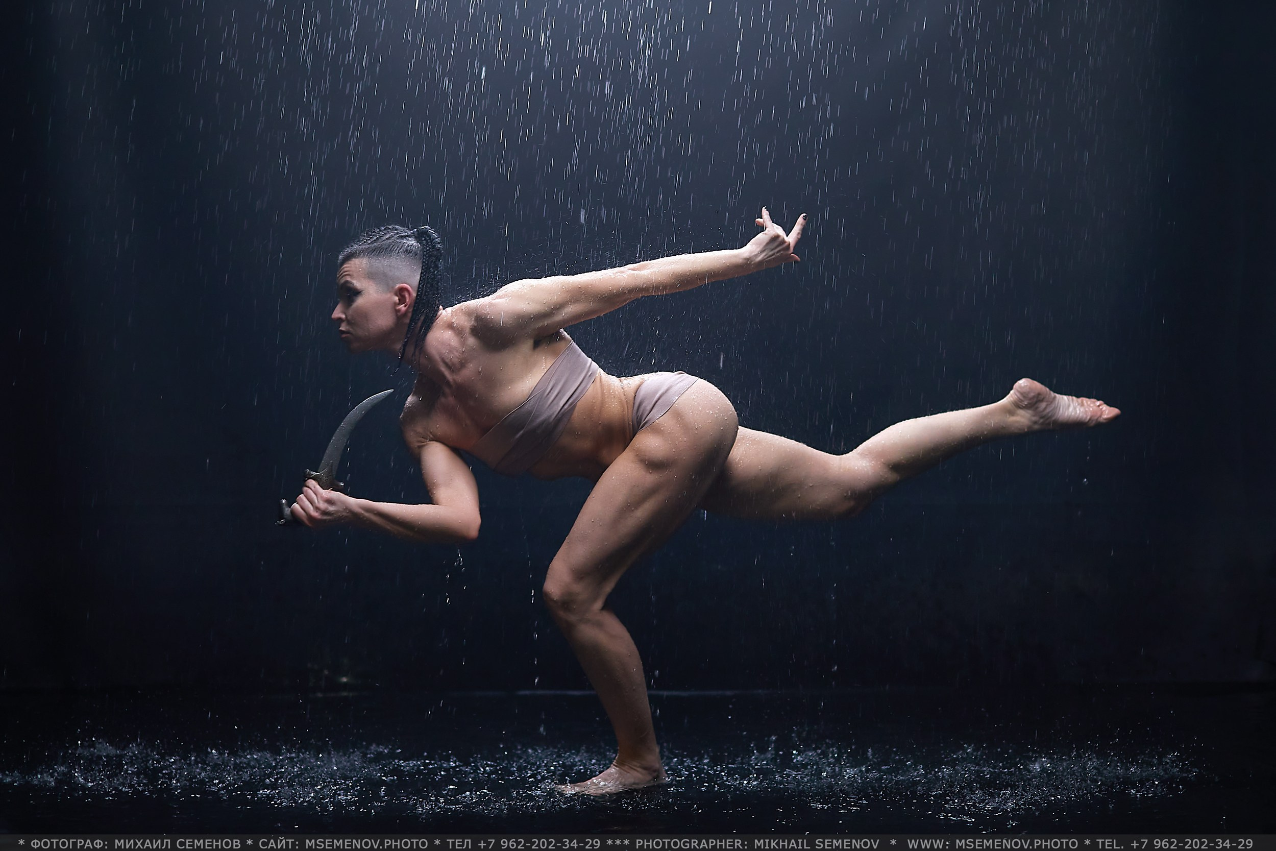 Аква-фотосессия Анны. Боевая фотосессия с водой. Фотограф Михаил Ярославль