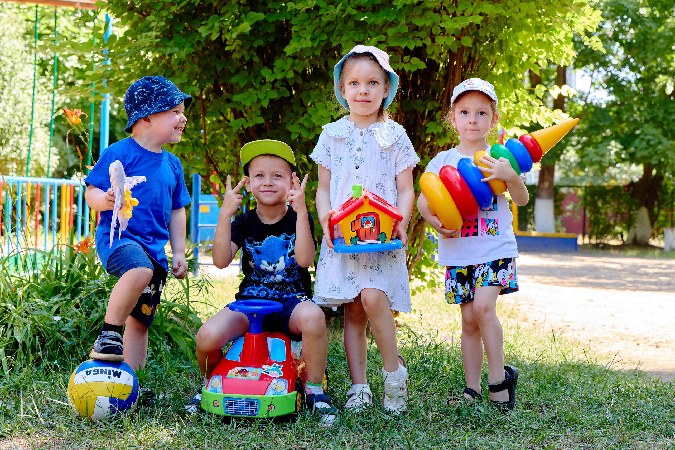 Пример летней съёмки в детском саду № 92 младшая группа Ромашки. Фотограф Выпускные альбомы Таганрог Сергей Коробченко