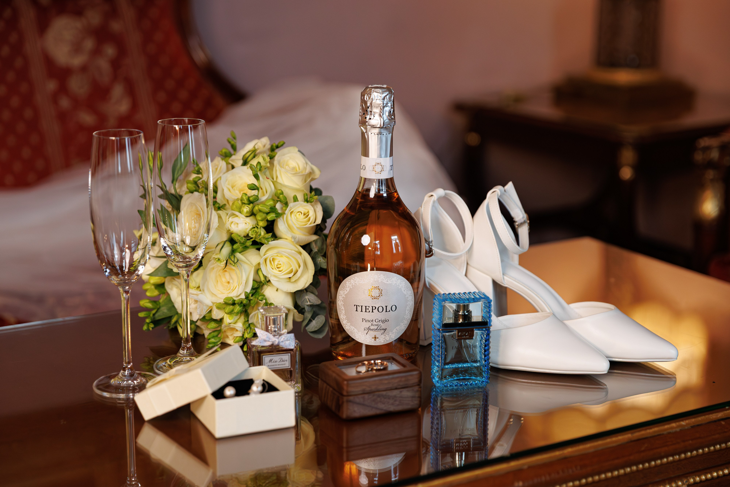 Свадебная фотосессия и сборы в гостинице Националь. Свадебный фотограф Москва и МО Сергей Киржаев