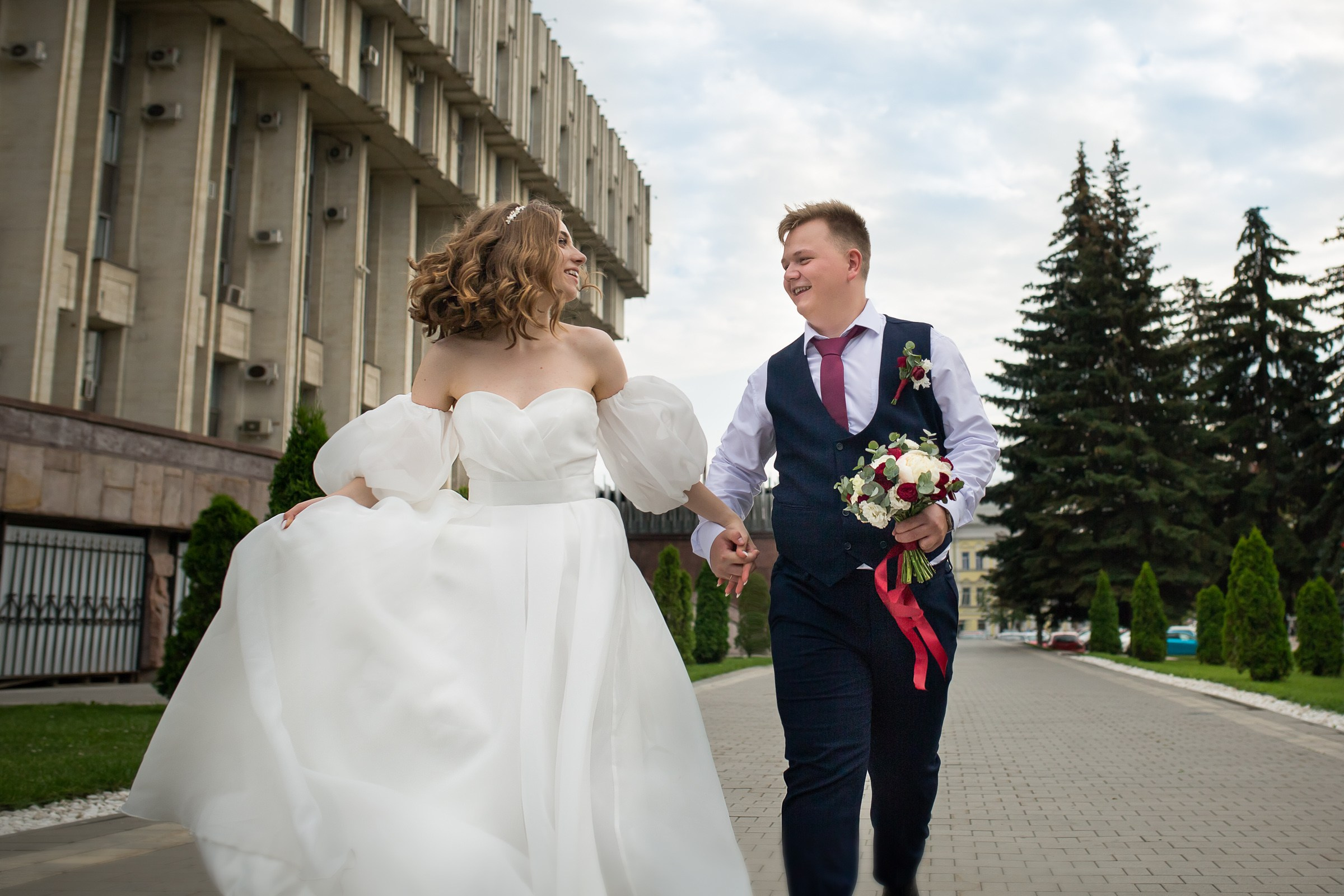 Прогулка по Набережной. Свадебная фотосъёмка в Москве, Туле