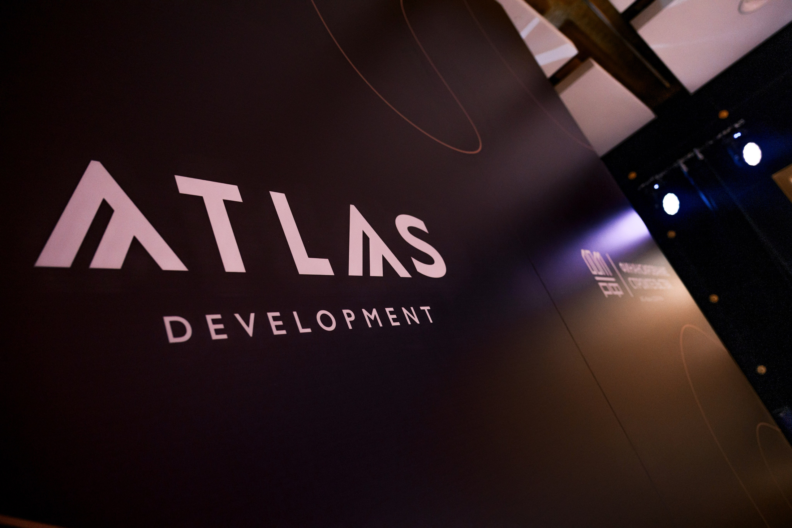 Атлас Девелопмент. Максим Комаров — Профессиональный фотограф