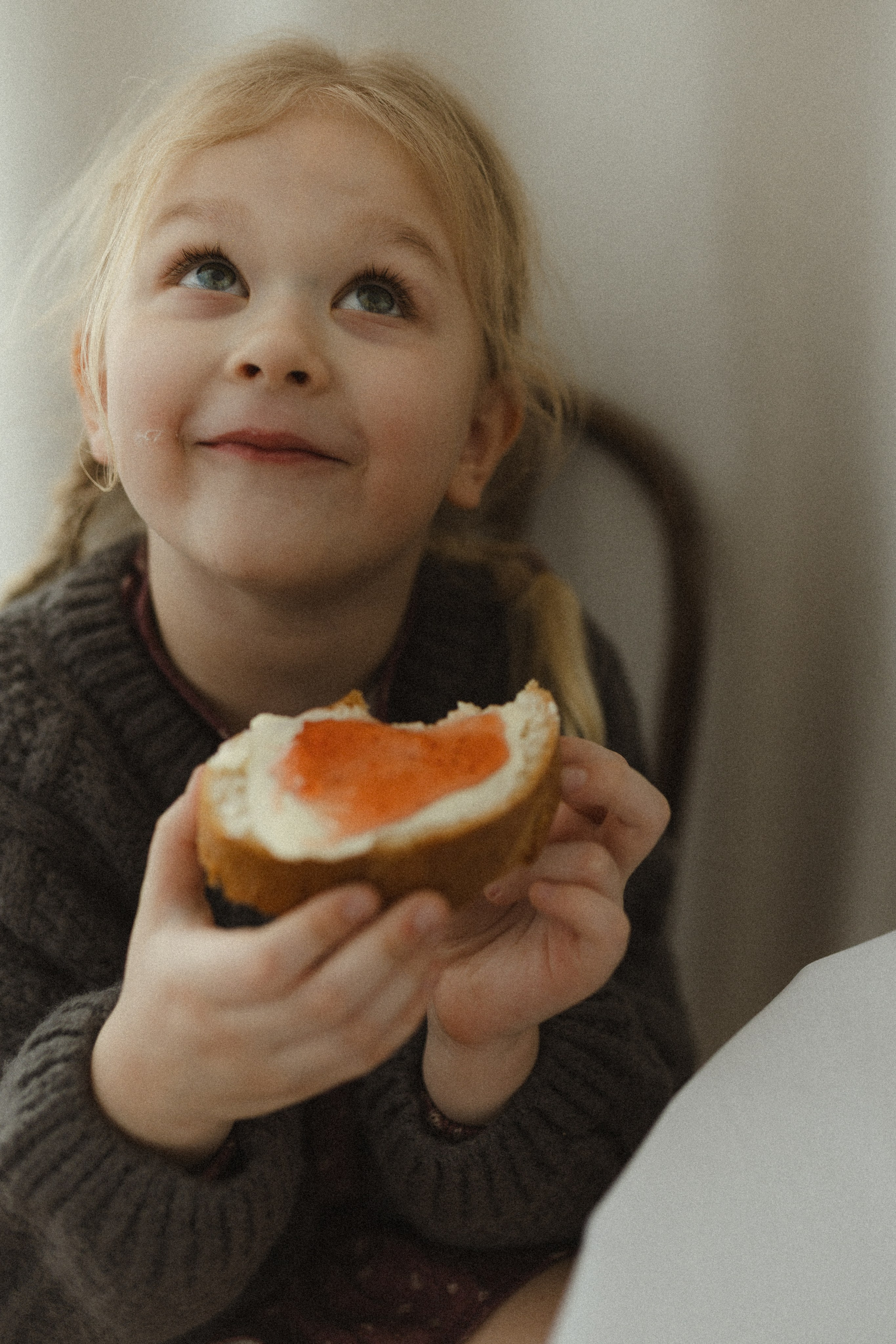 Лера Мира и клубничное варенье. Семейный фотограф в Москве Алина Савченко