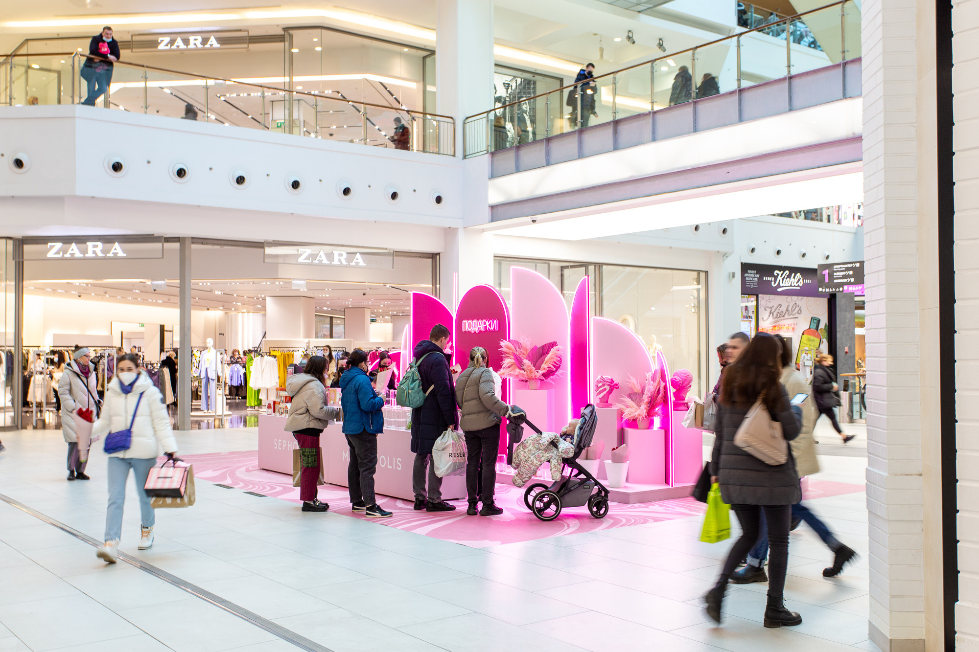 Гендерные праздники в ТРЦ Метрополис. Коммерческий фотограф Ксения Есина