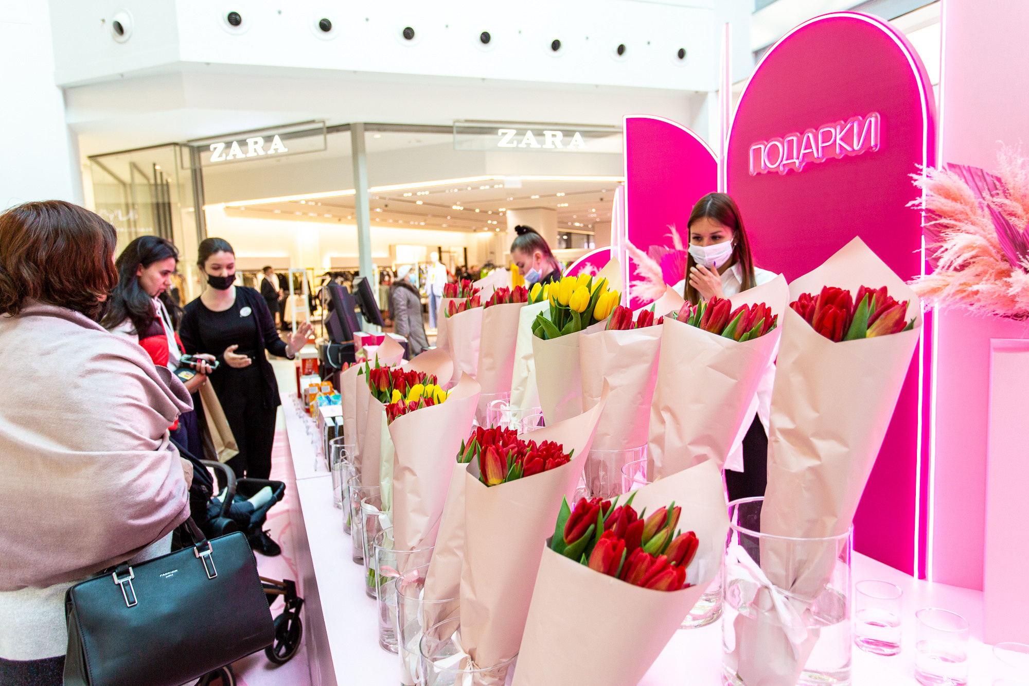 Гендерные праздники в ТРЦ Метрополис. Коммерческий фотограф Ксения Есина