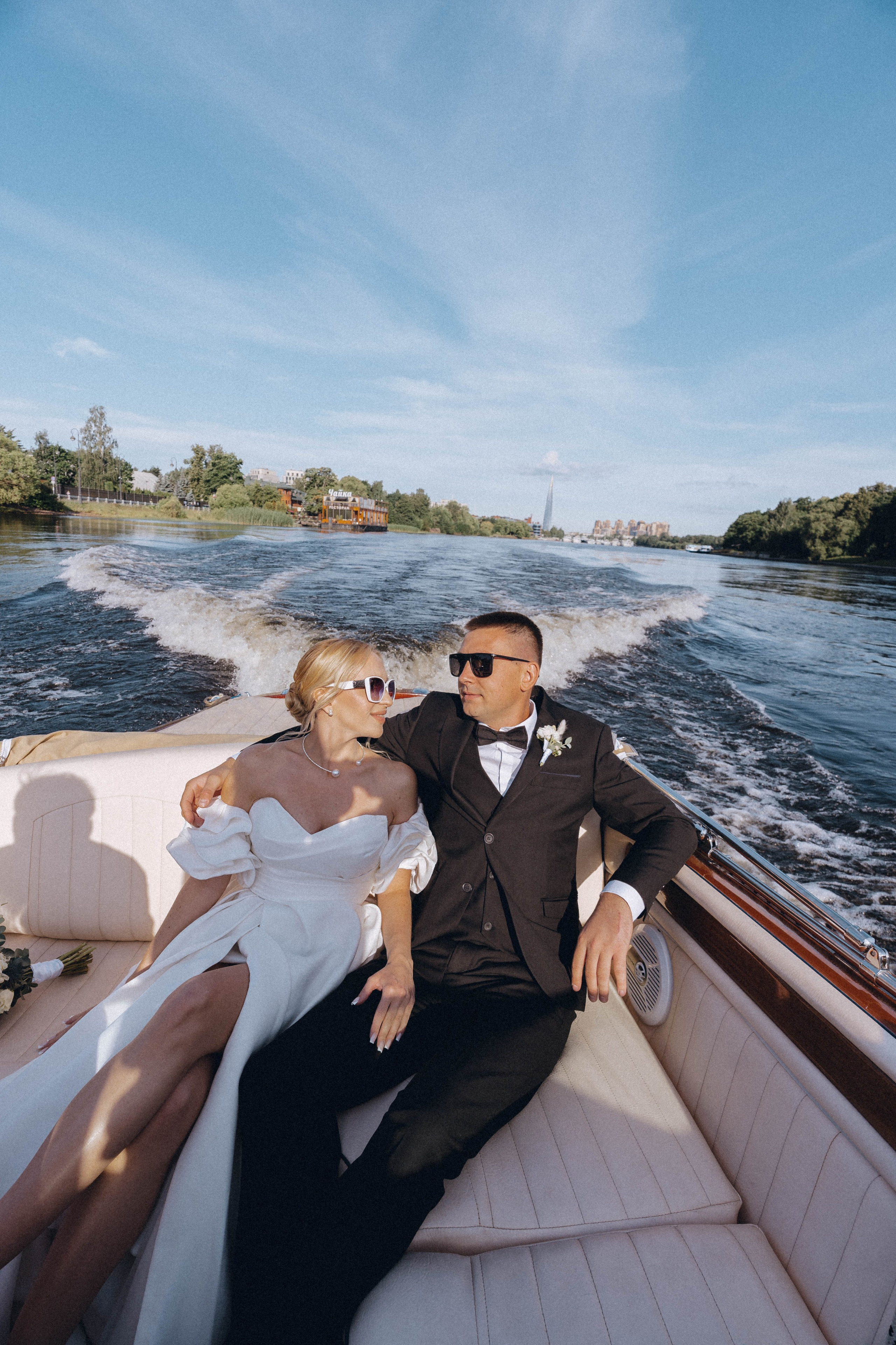 СВАДЕНБНАЯ СЬЕМКА НА КАТЕРЕ ПО КАНАЛАМ САНКТ-ПЕТЕРБУРГА И В АКВАТОРИИ НЕВЫ. Профессиональный фотограф, Санкт-Петербург — Виктория Богомолова